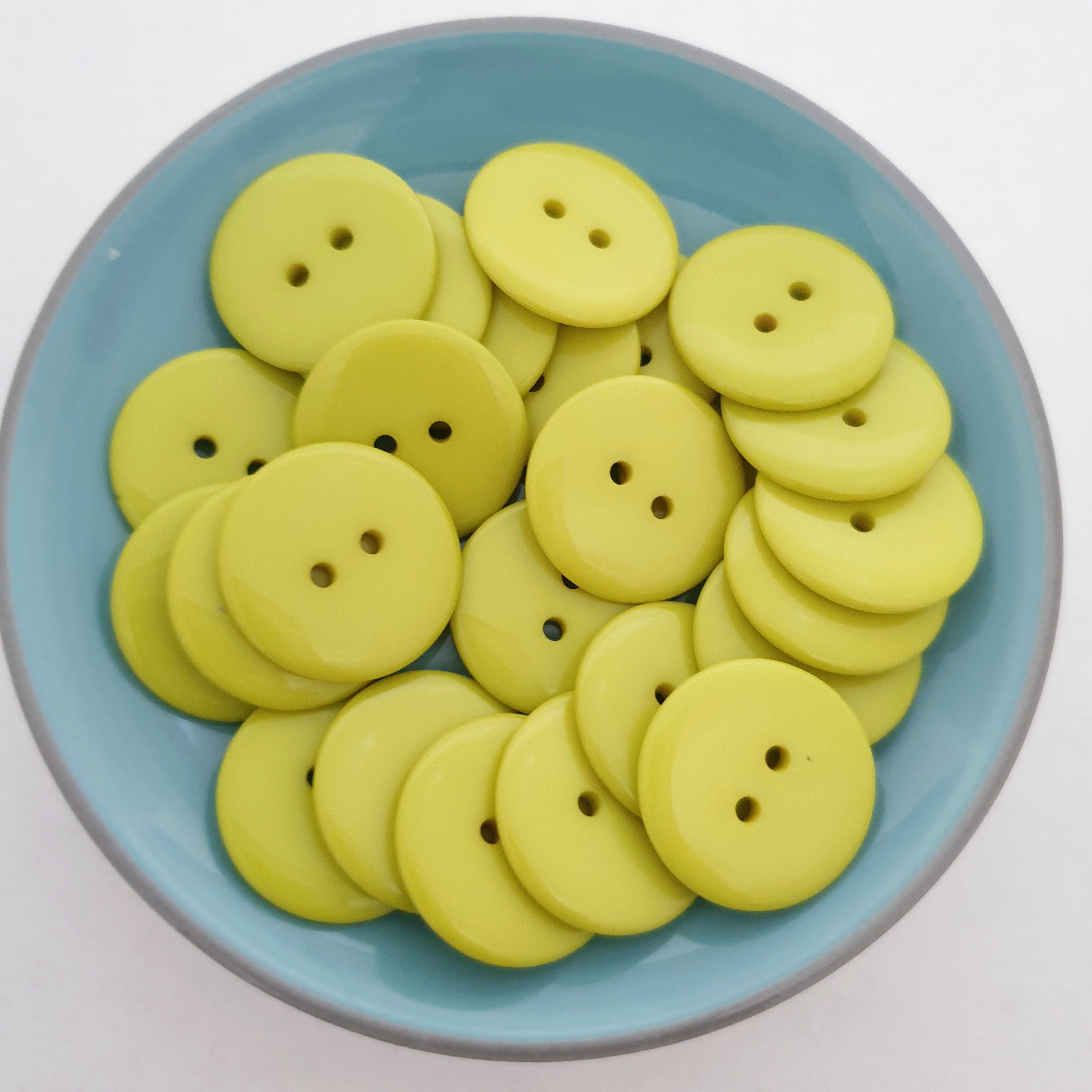 MajorCrafts 36pcs 23mm Lime Green 2 Holes Round Large Resin Sewing Buttons