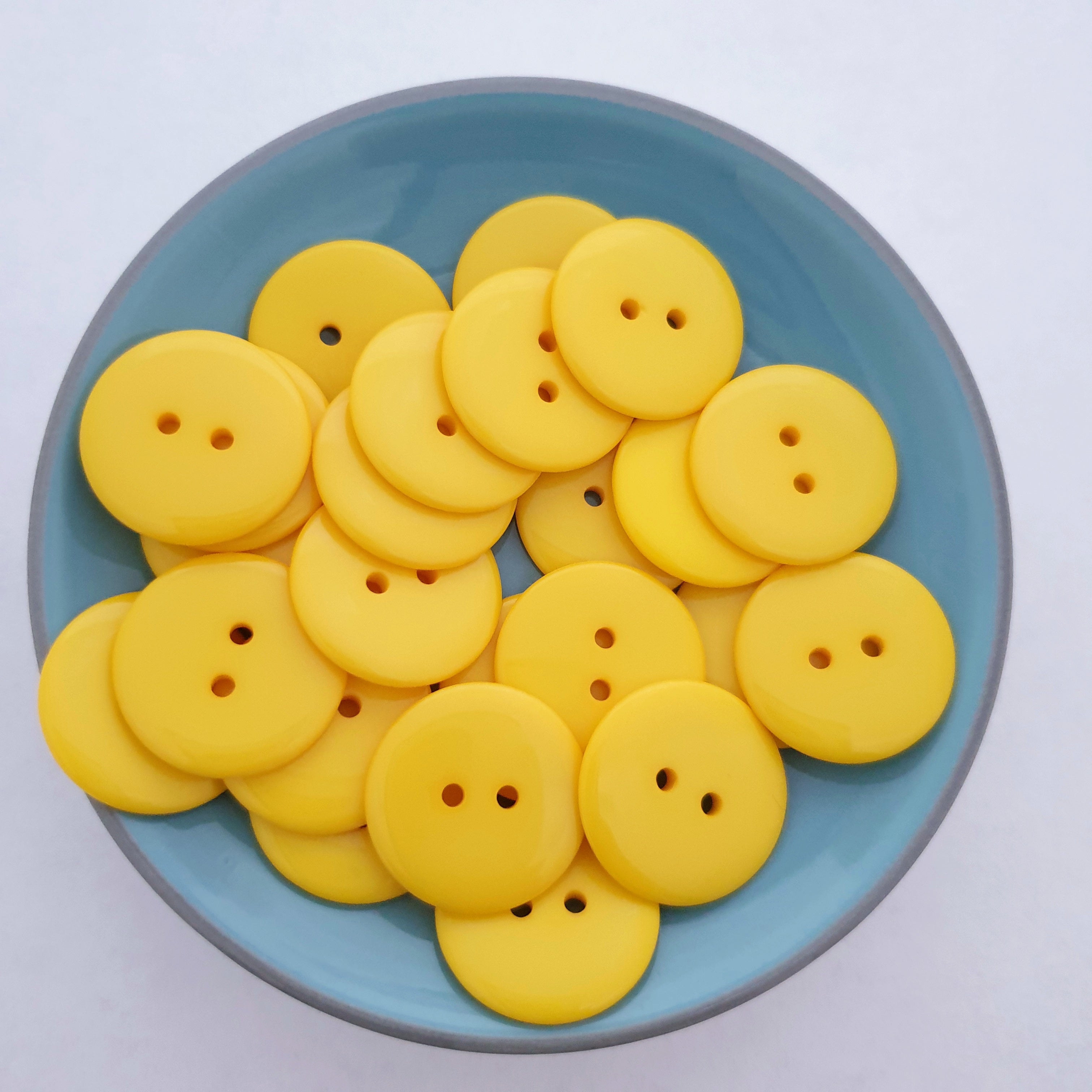 MajorCrafts 36pcs 23mm Yellow 2 Holes Round Large Resin Sewing Buttons