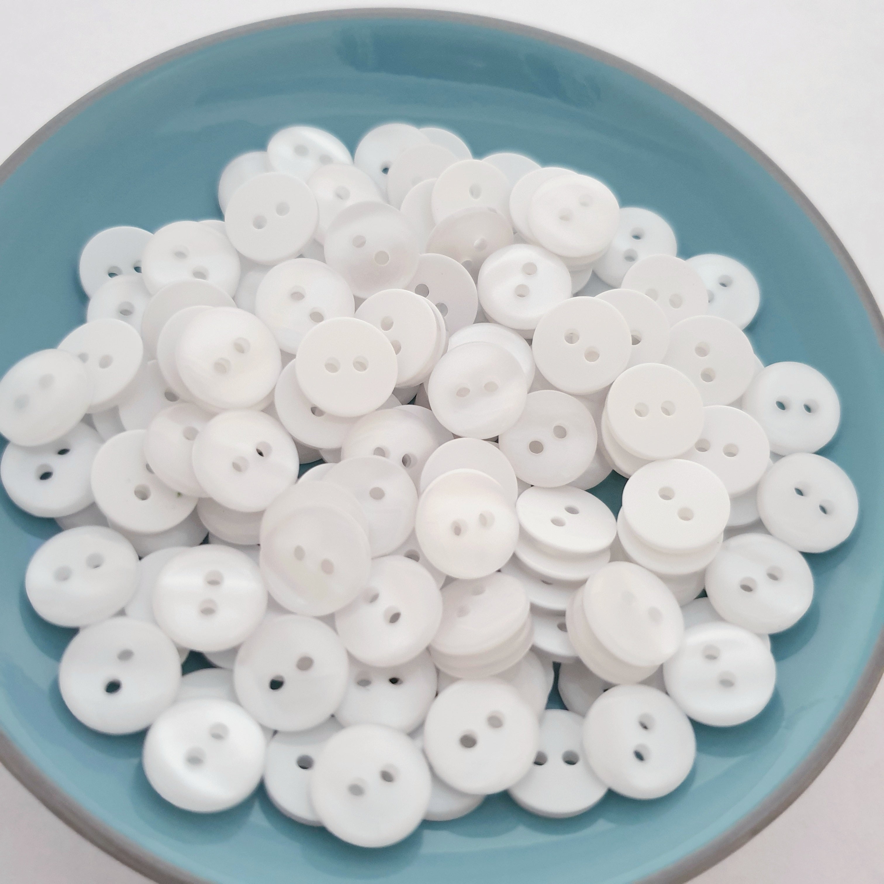 MajorCrafts 80pcs 10mm White Pearlescent 2 Holes Small Round Resin Sewing Buttons