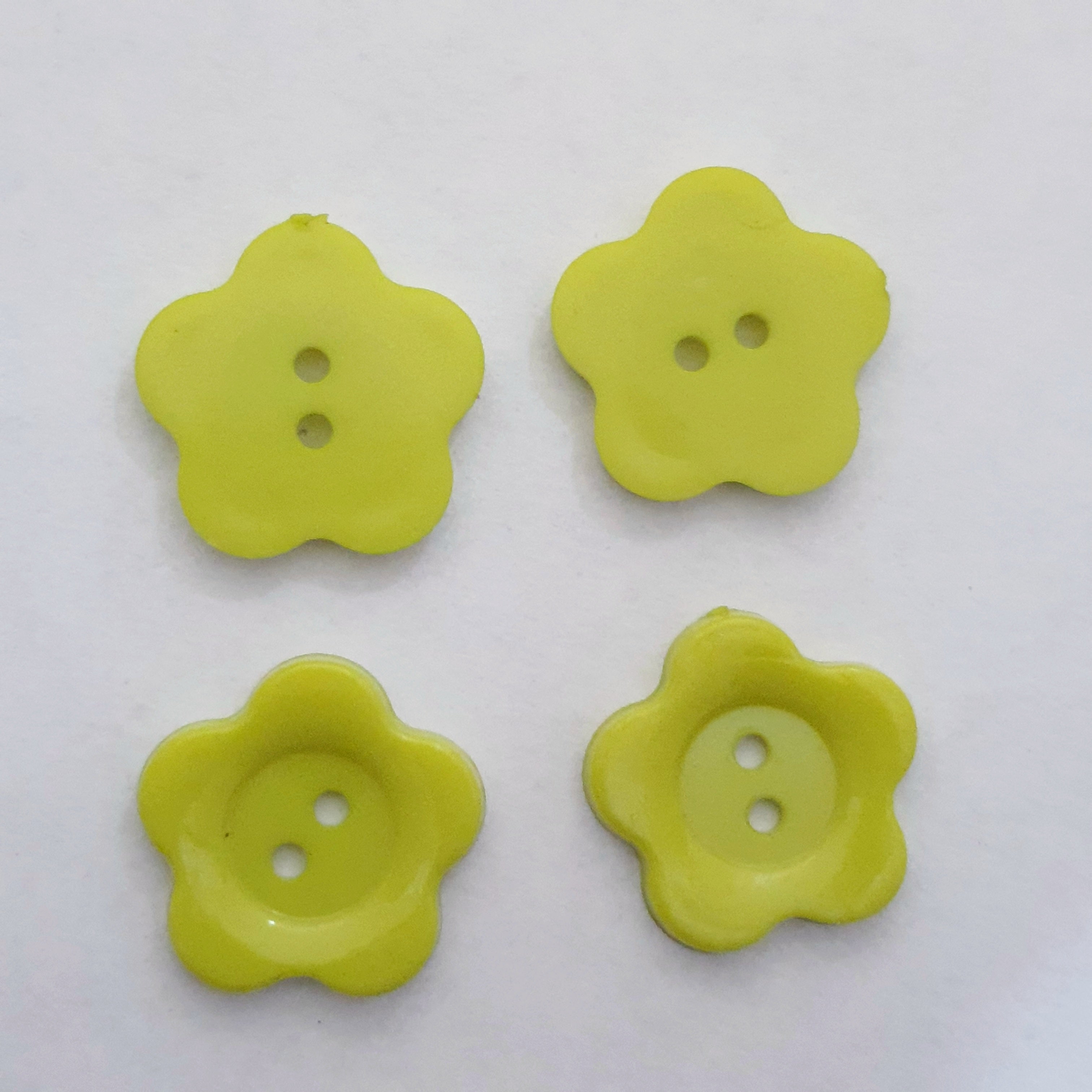 MajorCrafts 34pcs 22mm Lime Green Flower Shaped 2 Holes Resin Sew-on Buttons