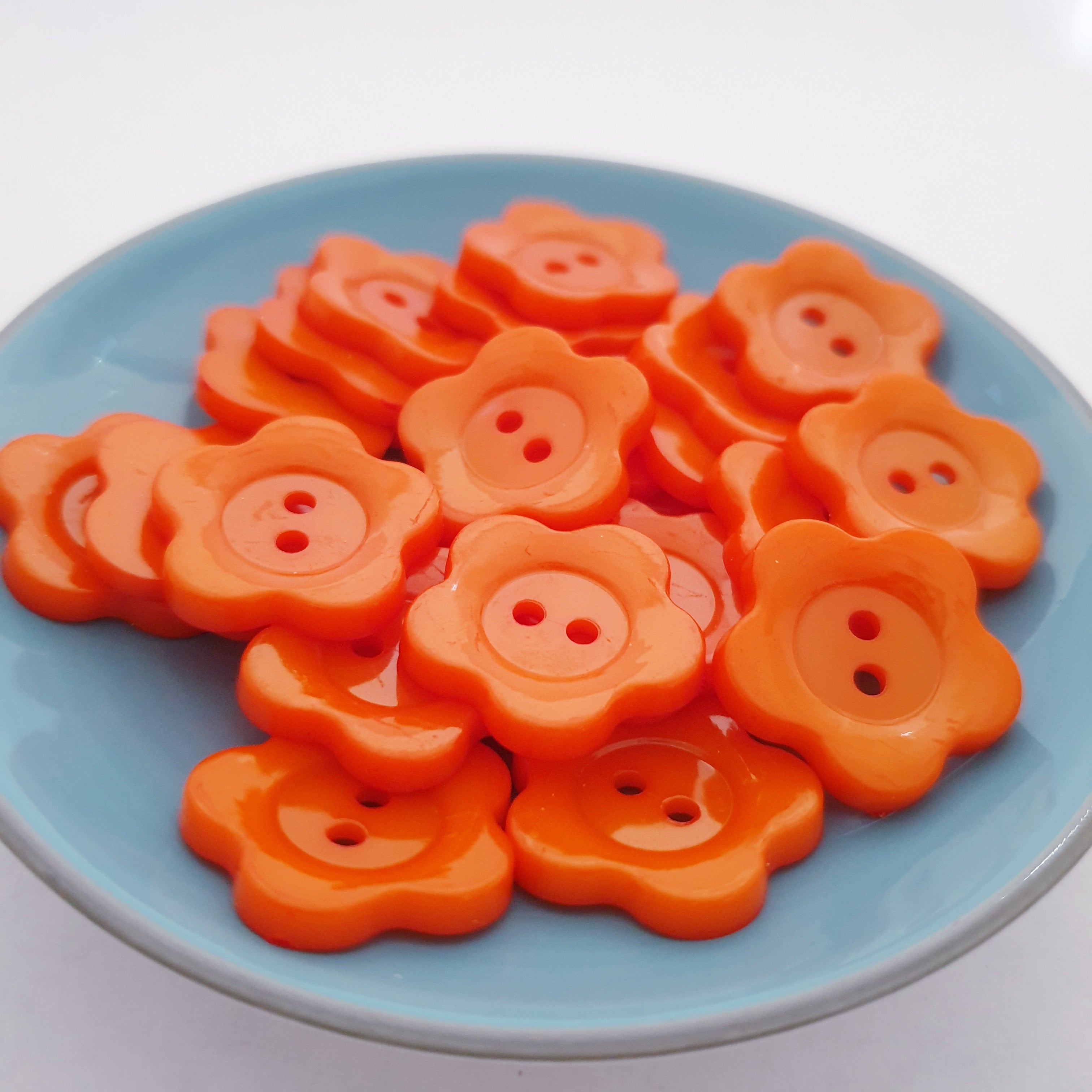 MajorCrafts 34pcs 22mm Orange Flower Shaped 2 Holes Resin Sew-on Buttons