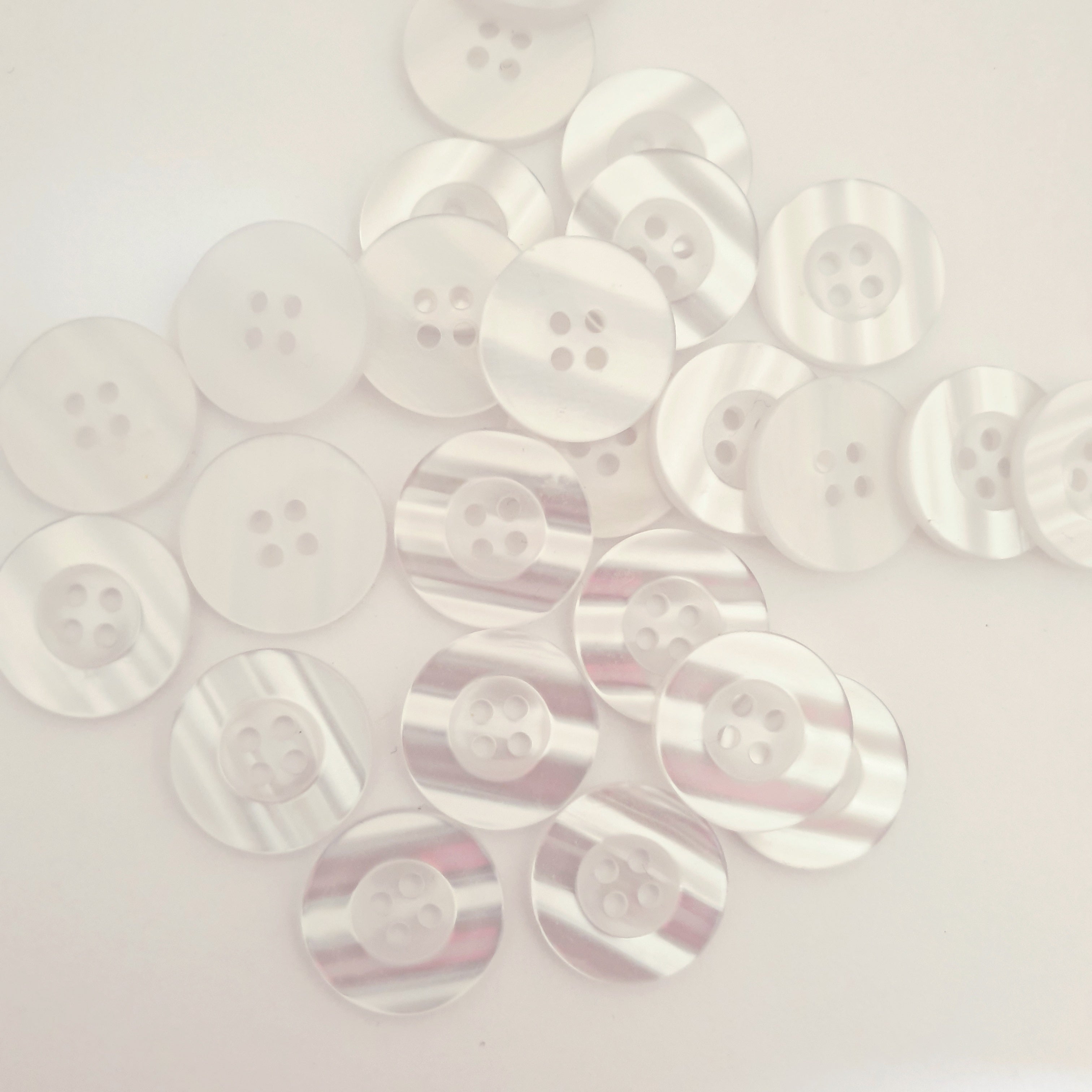 MajorCrafts 30pcs 20mm Clear White Pearlescent 4 Holes Round Resin Sewing Buttons