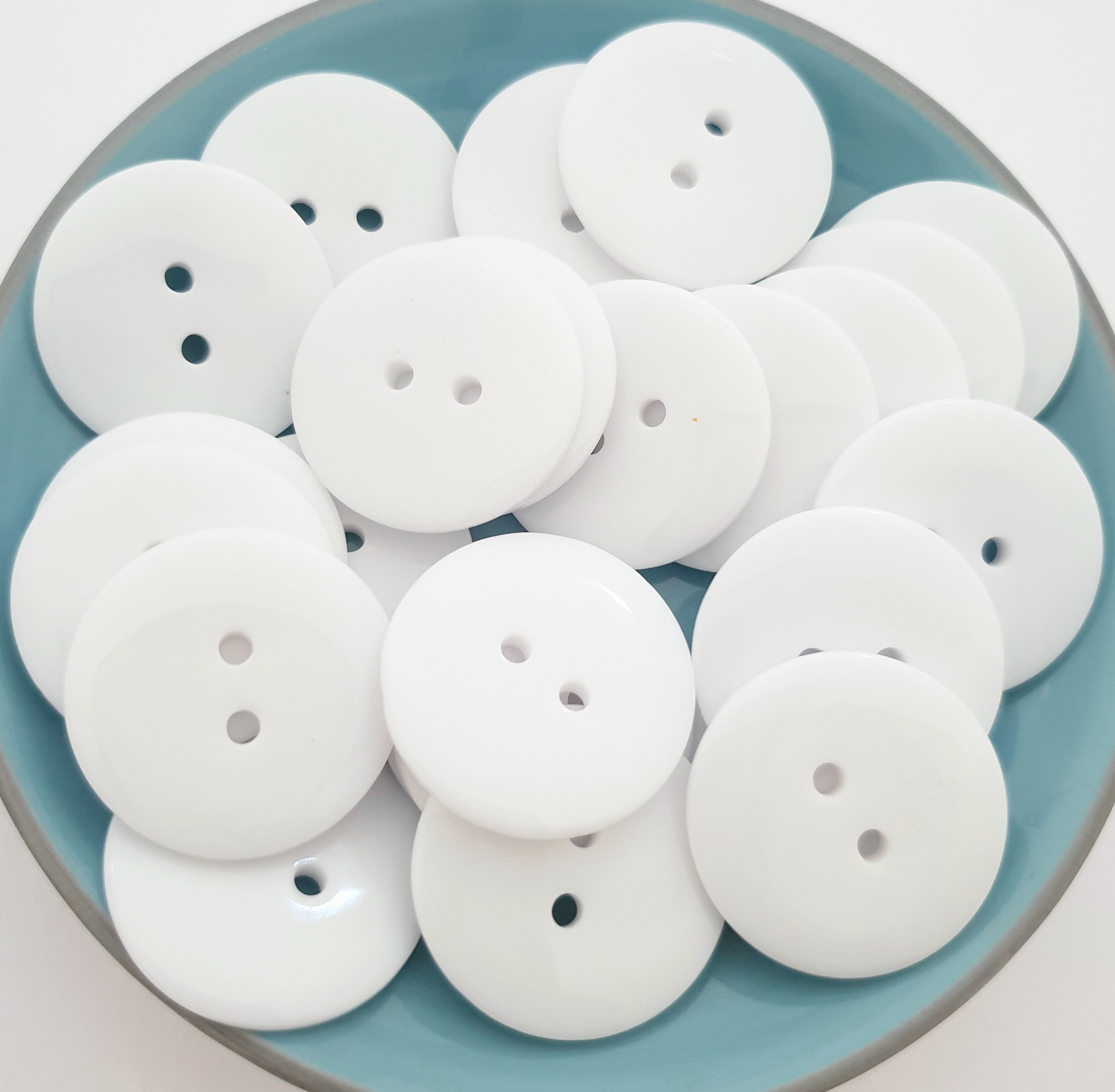MajorCrafts 24pcs 25mm White 2 Holes Round Large Resin Sewing Buttons