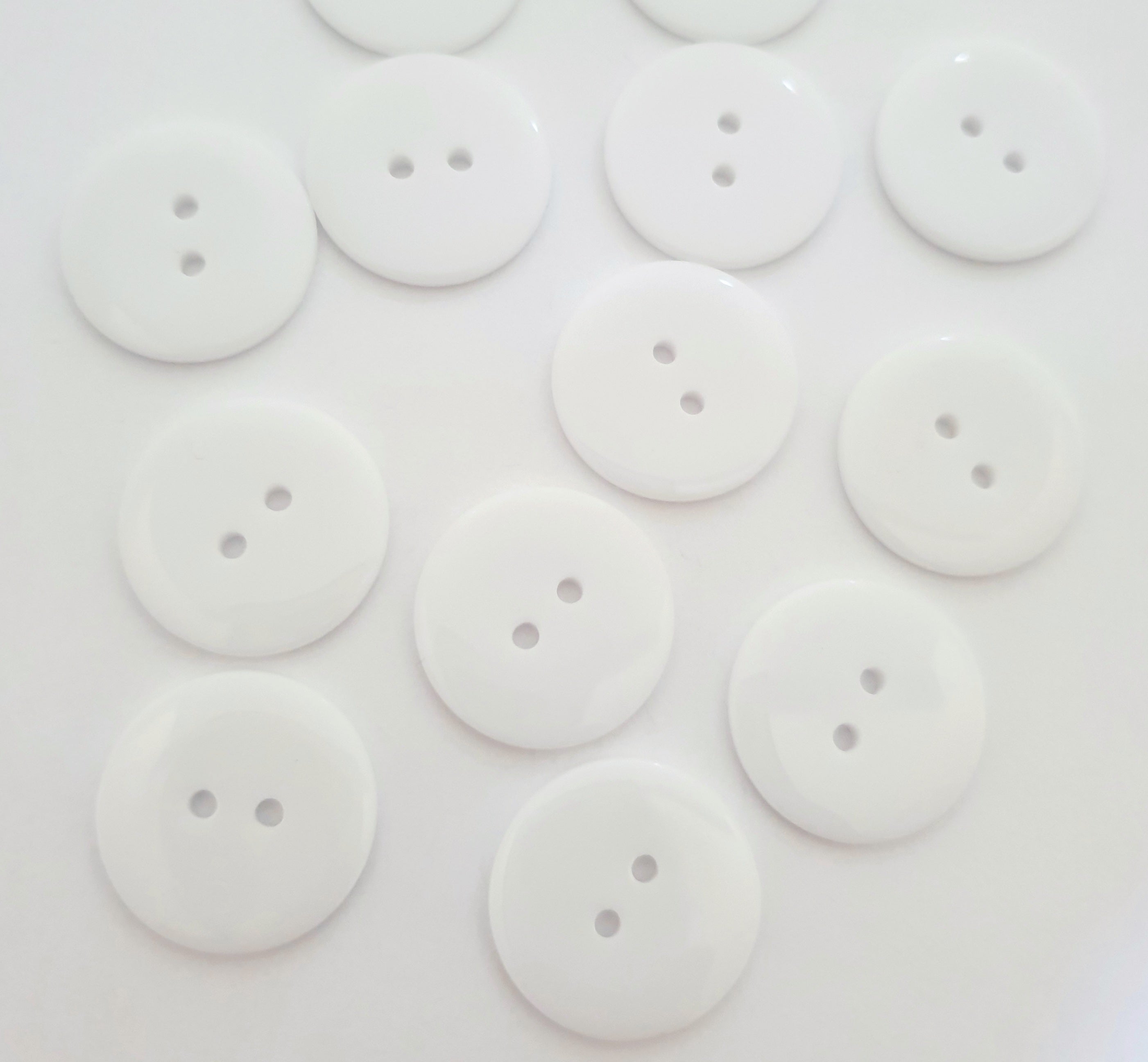 MajorCrafts 24pcs 25mm White 2 Holes Round Large Resin Sewing Buttons