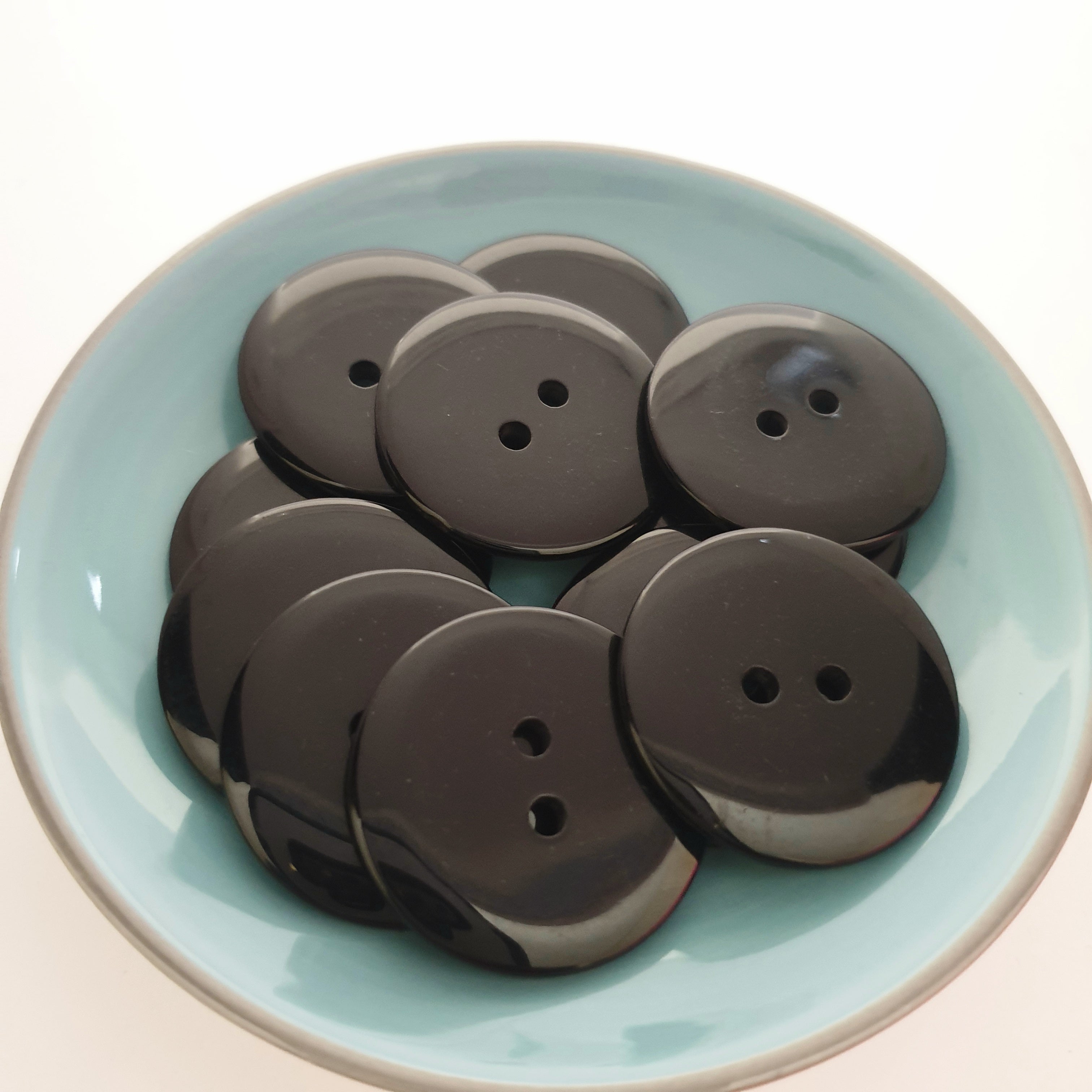 MajorCrafts 12pcs 30mm Black 2 holes Large Round Resin Sewing Buttons