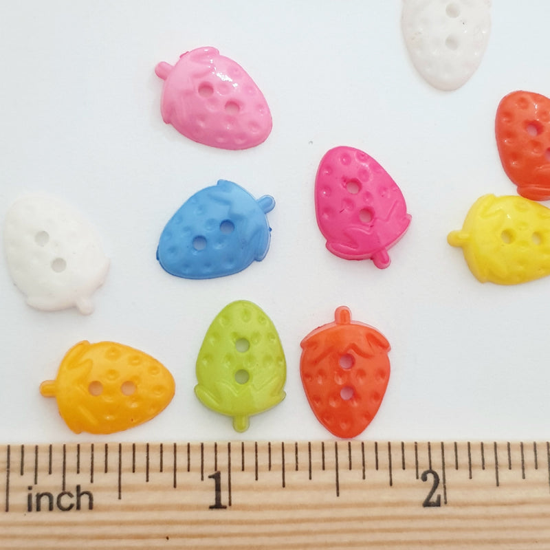 MajorCrafts 50pcs 16mm Mixed Colours Strawberry 2 Holes Resin Sewing Buttons