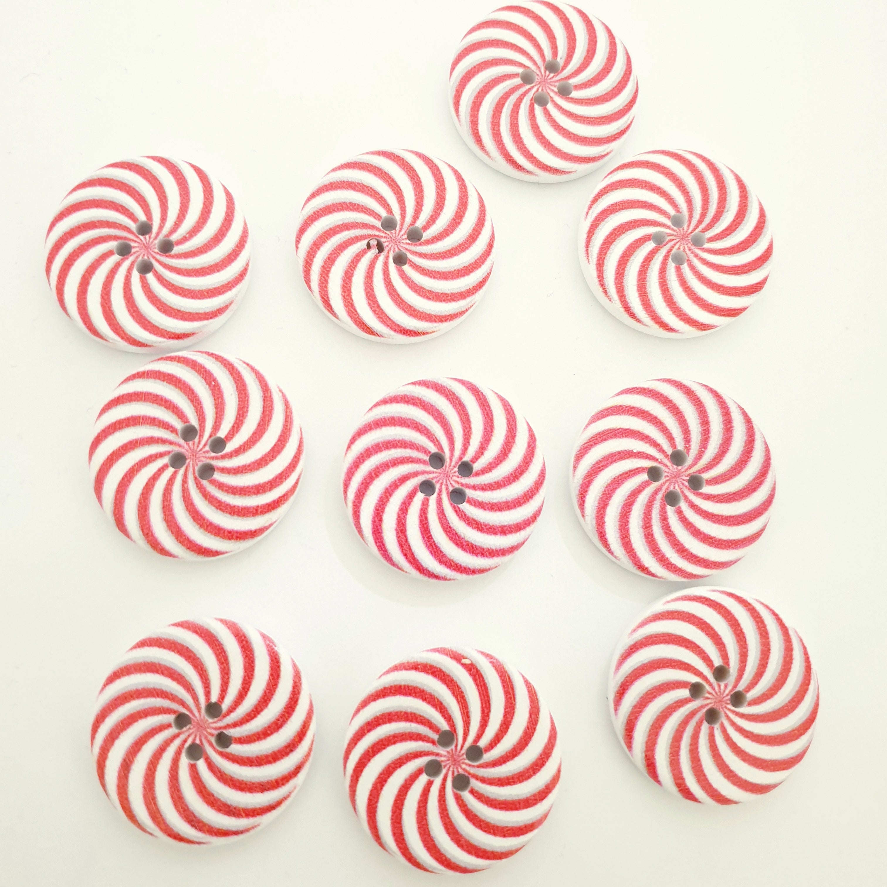 MajorCrafts 16pcs 30mm Red & White Spiral Pattern 4 Holes Large Wooden Sewing Buttons