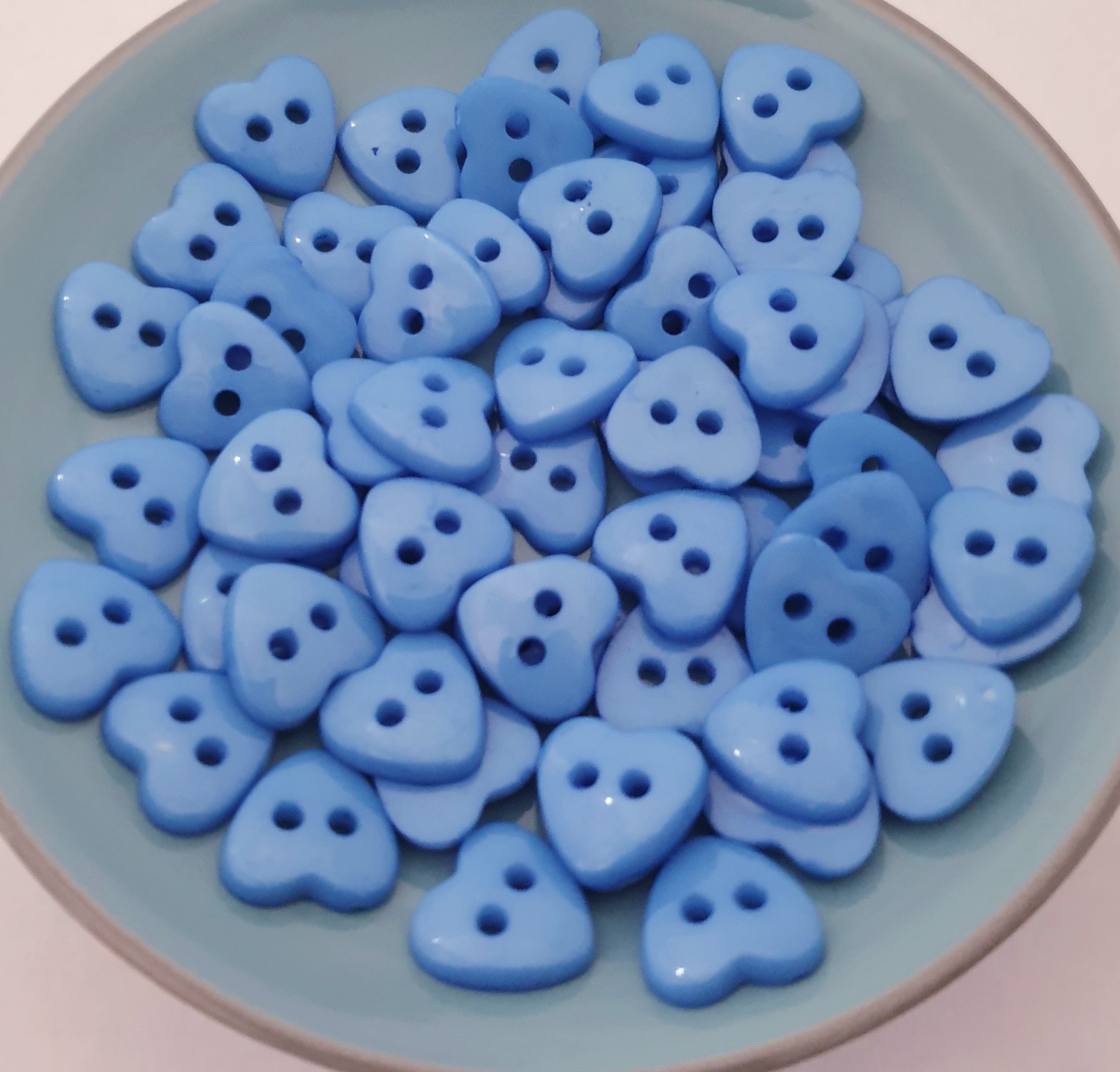 MajorCrafts 60pcs 13mm Light Blue Heart Shaped 2 Holes Resin Sewing Buttons