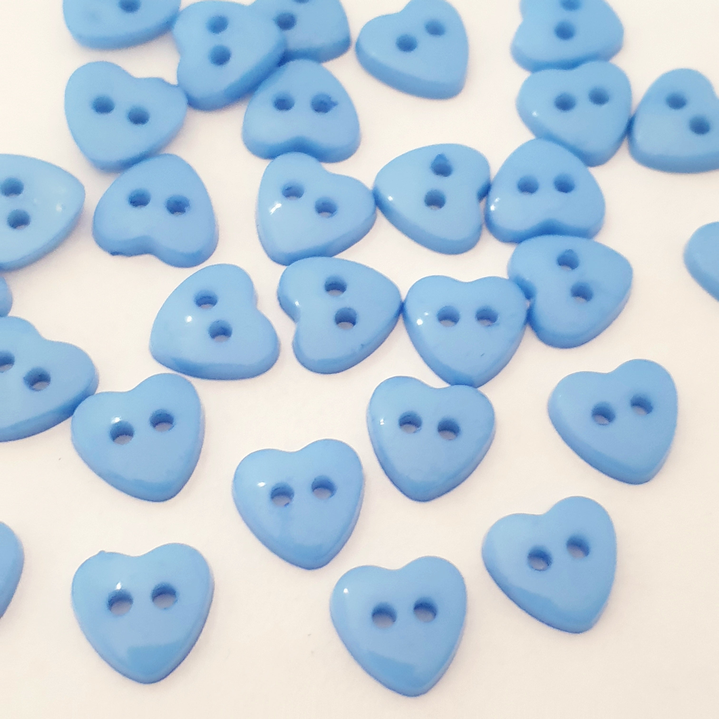 MajorCrafts 60pcs 13mm Light Blue Heart Shaped 2 Holes Resin Sewing Buttons