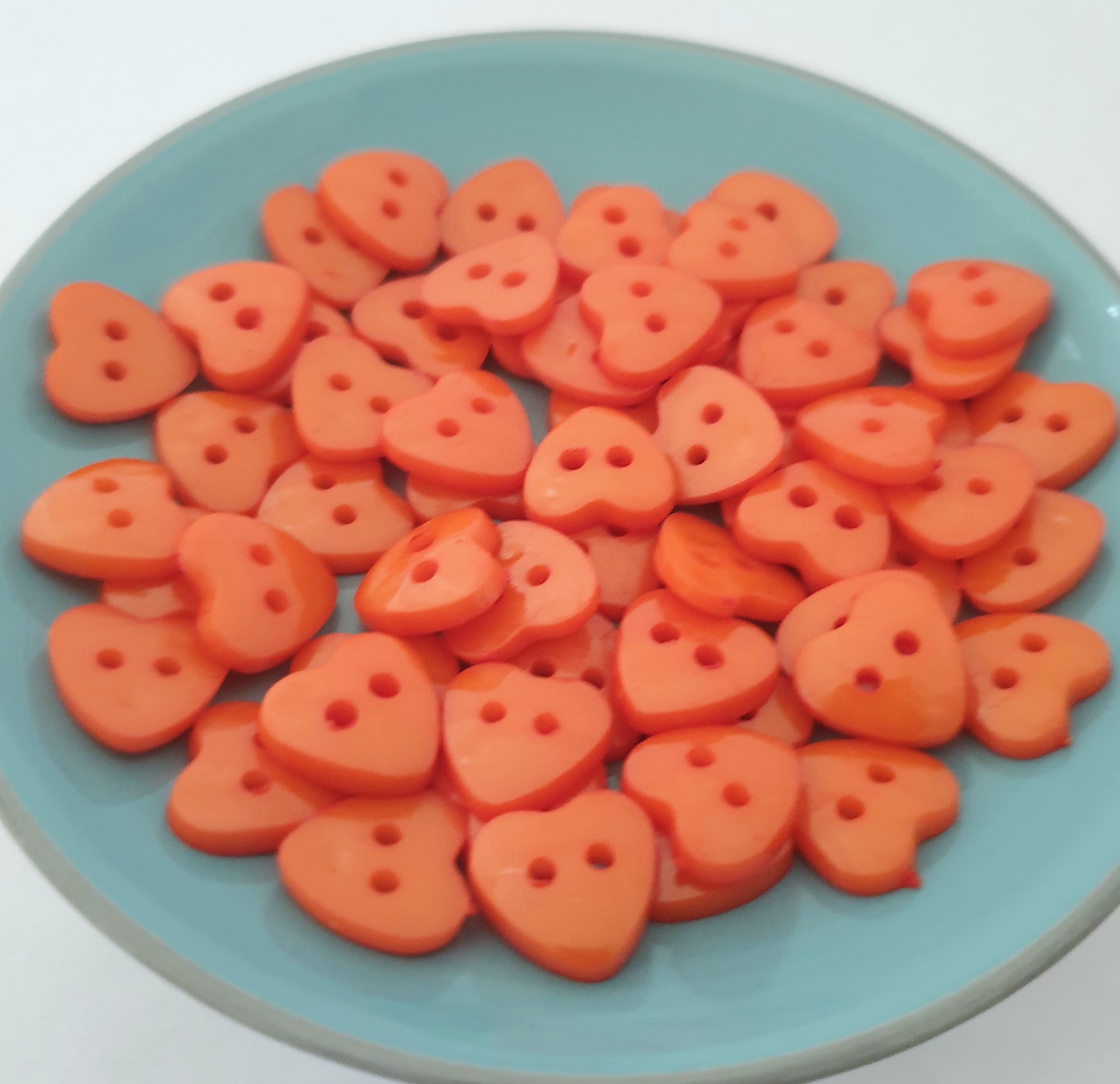 MajorCrafts 60pcs 13mm Orange Heart Shaped 2 Holes Resin Sewing Buttons