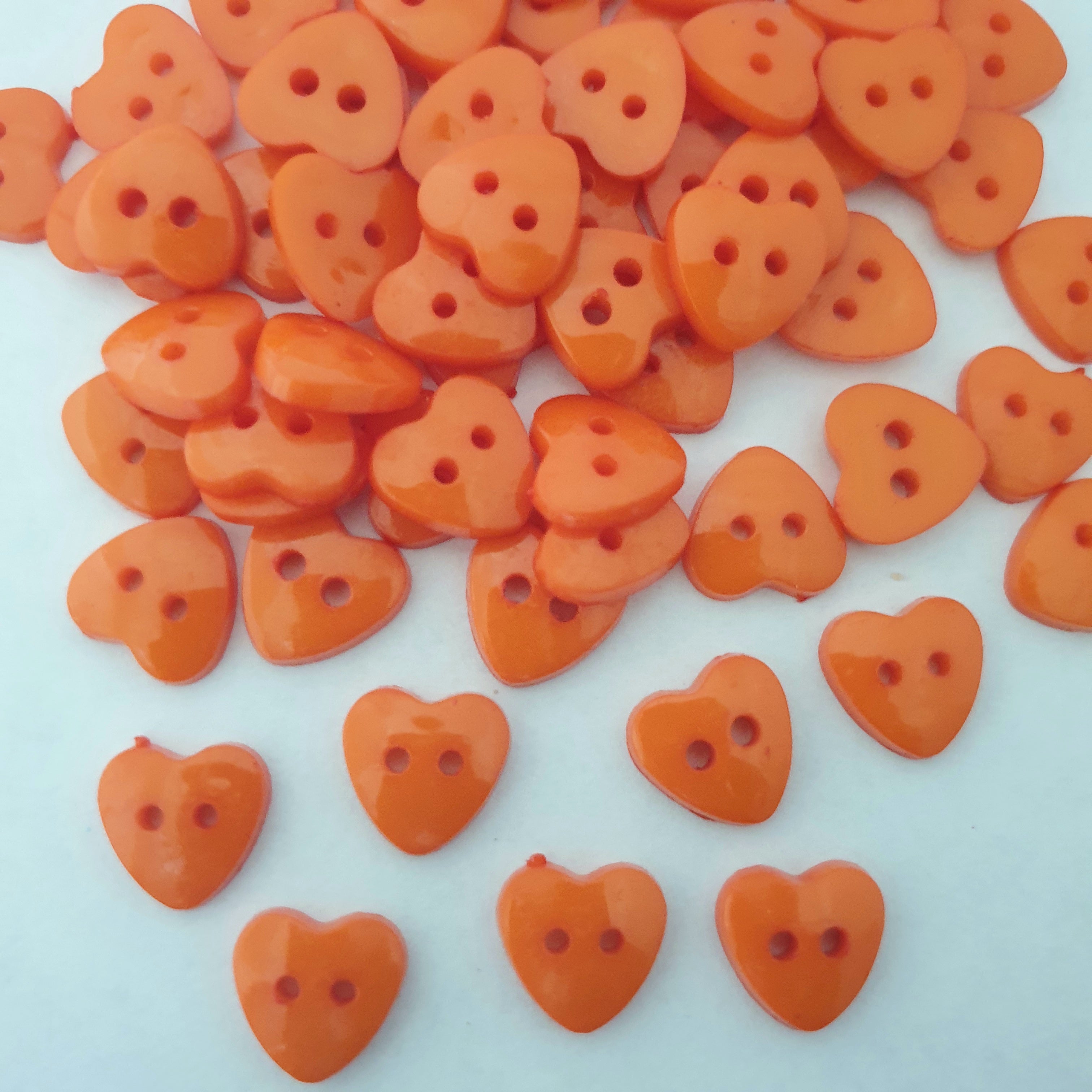 MajorCrafts 60pcs 13mm Orange Heart Shaped 2 Holes Resin Sewing Buttons