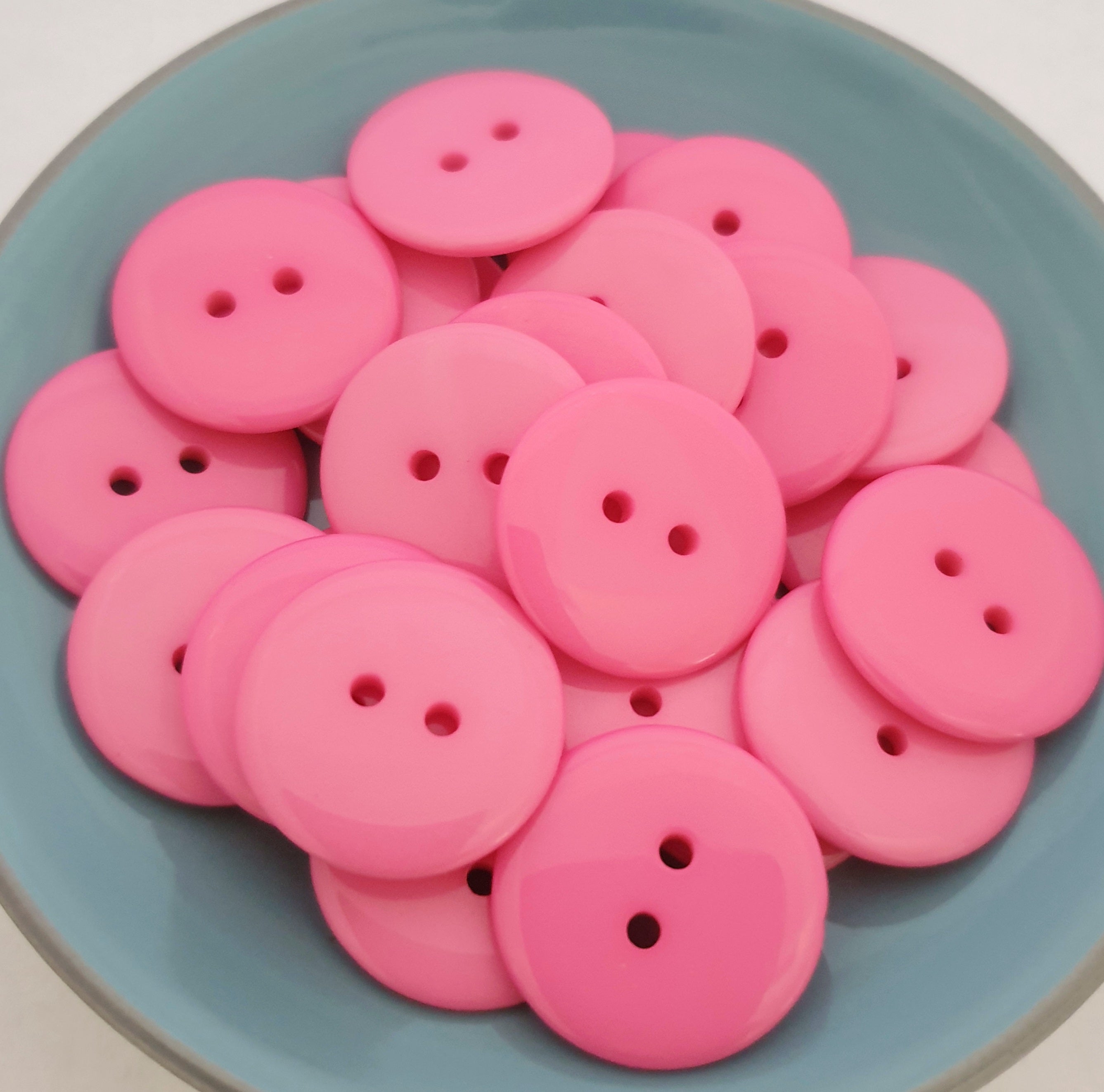 MajorCrafts 36pcs 23mm Bright Pink 2 Holes Round Large Resin Sewing Buttons