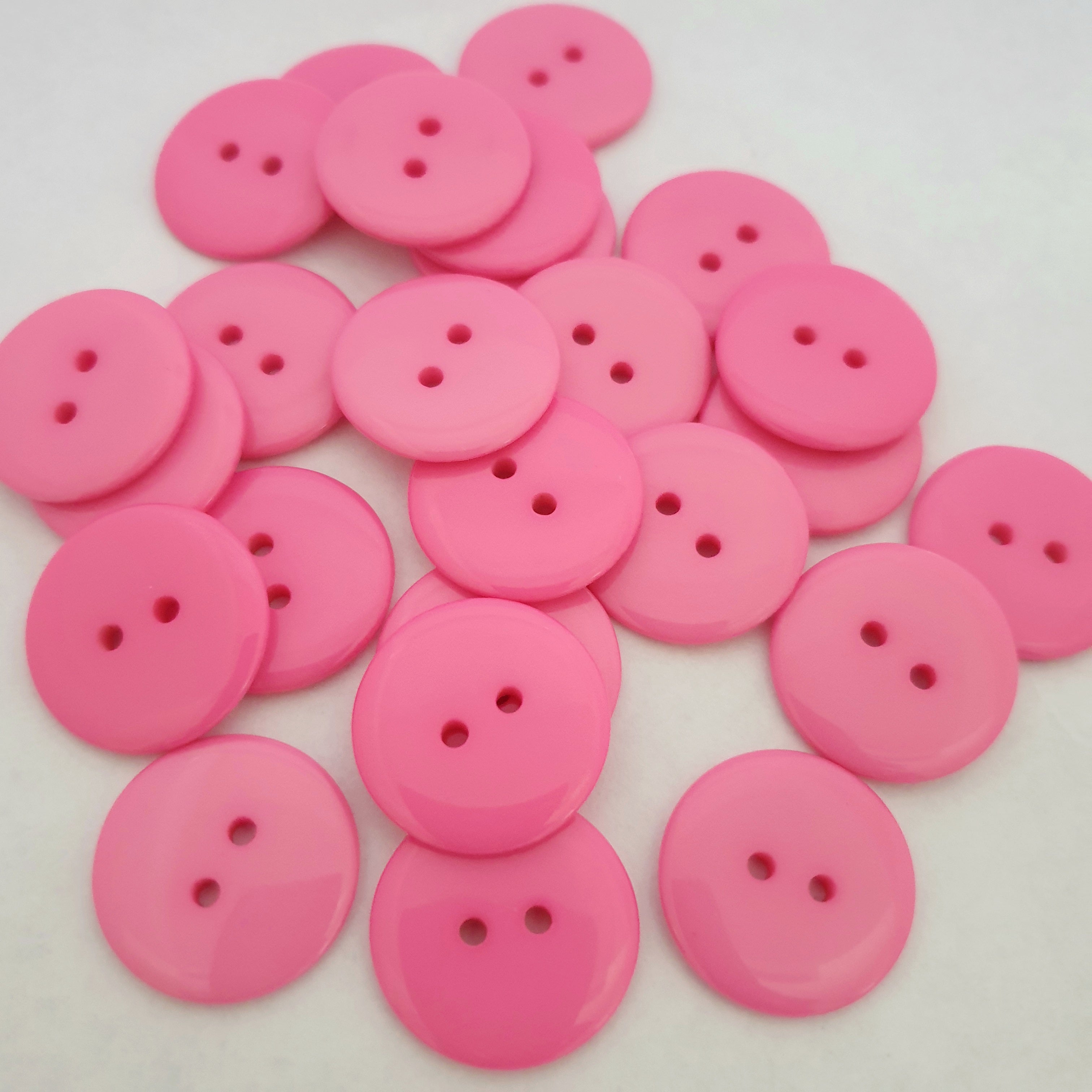 MajorCrafts 36pcs 23mm Bright Pink 2 Holes Round Large Resin Sewing Buttons