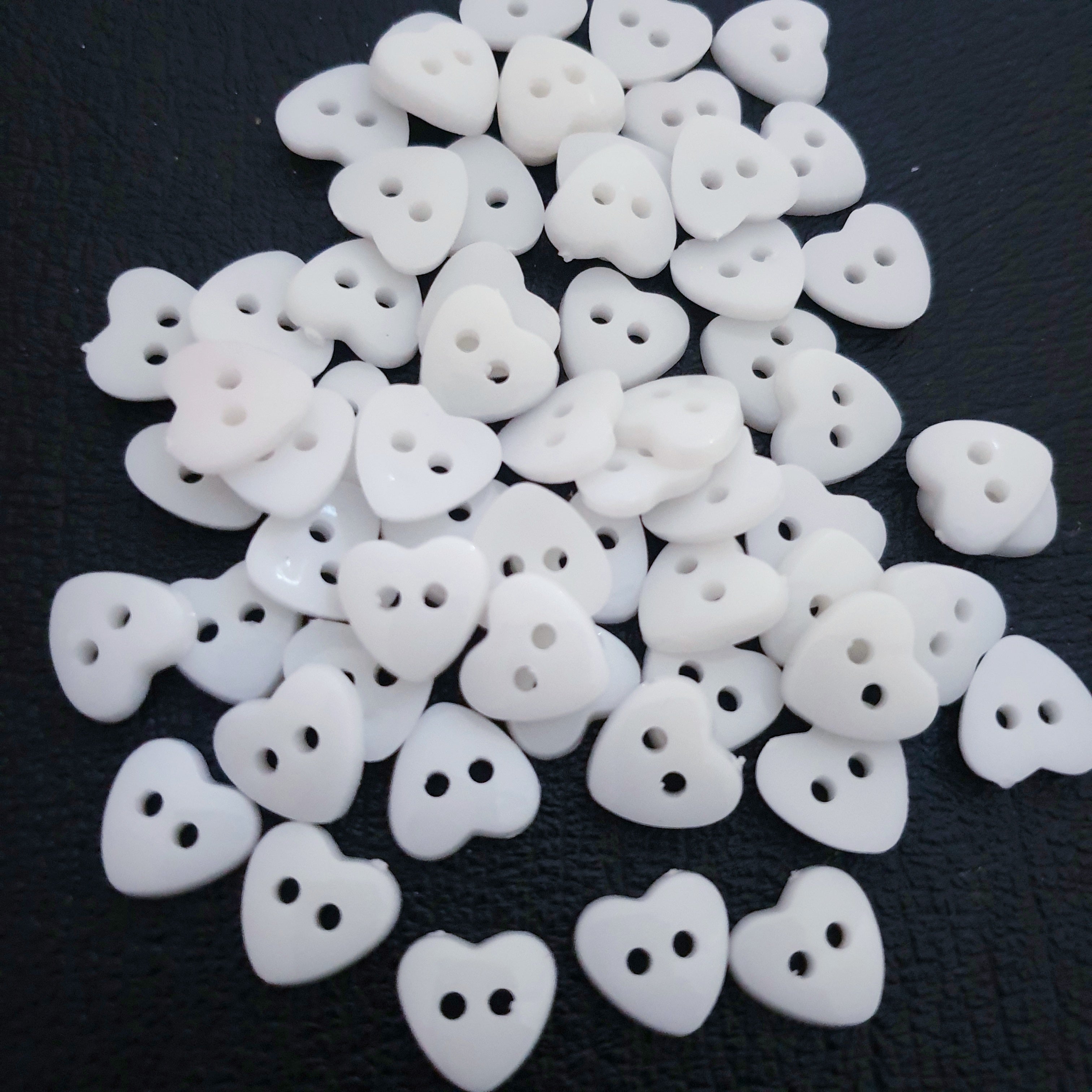 MajorCrafts 60pcs 13mm White Heart Shaped 2 Holes Resin Sewing Buttons