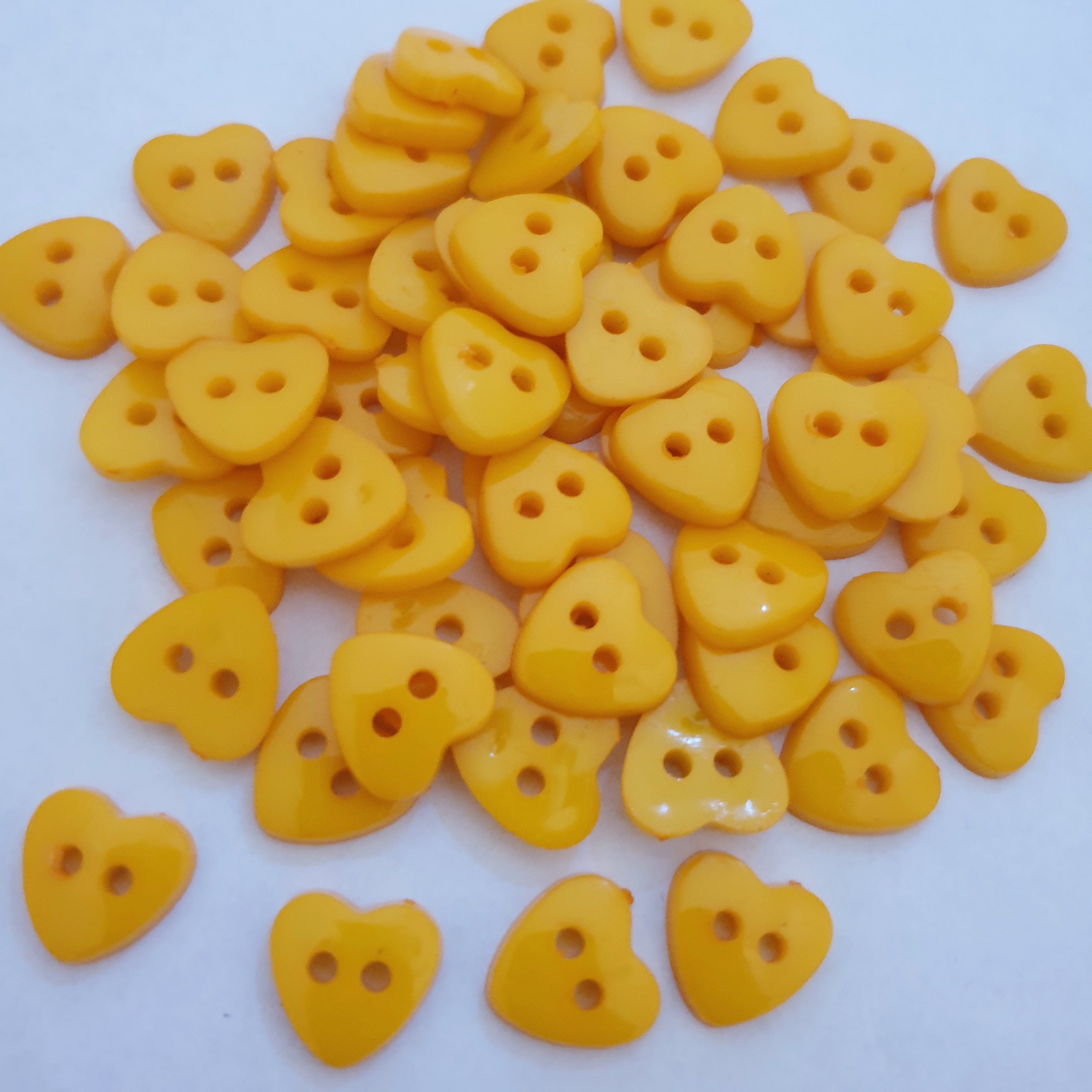 MajorCrafts 60pcs 13mm Mustard Yellow Heart Shaped 2 Holes Resin Sewing Buttons