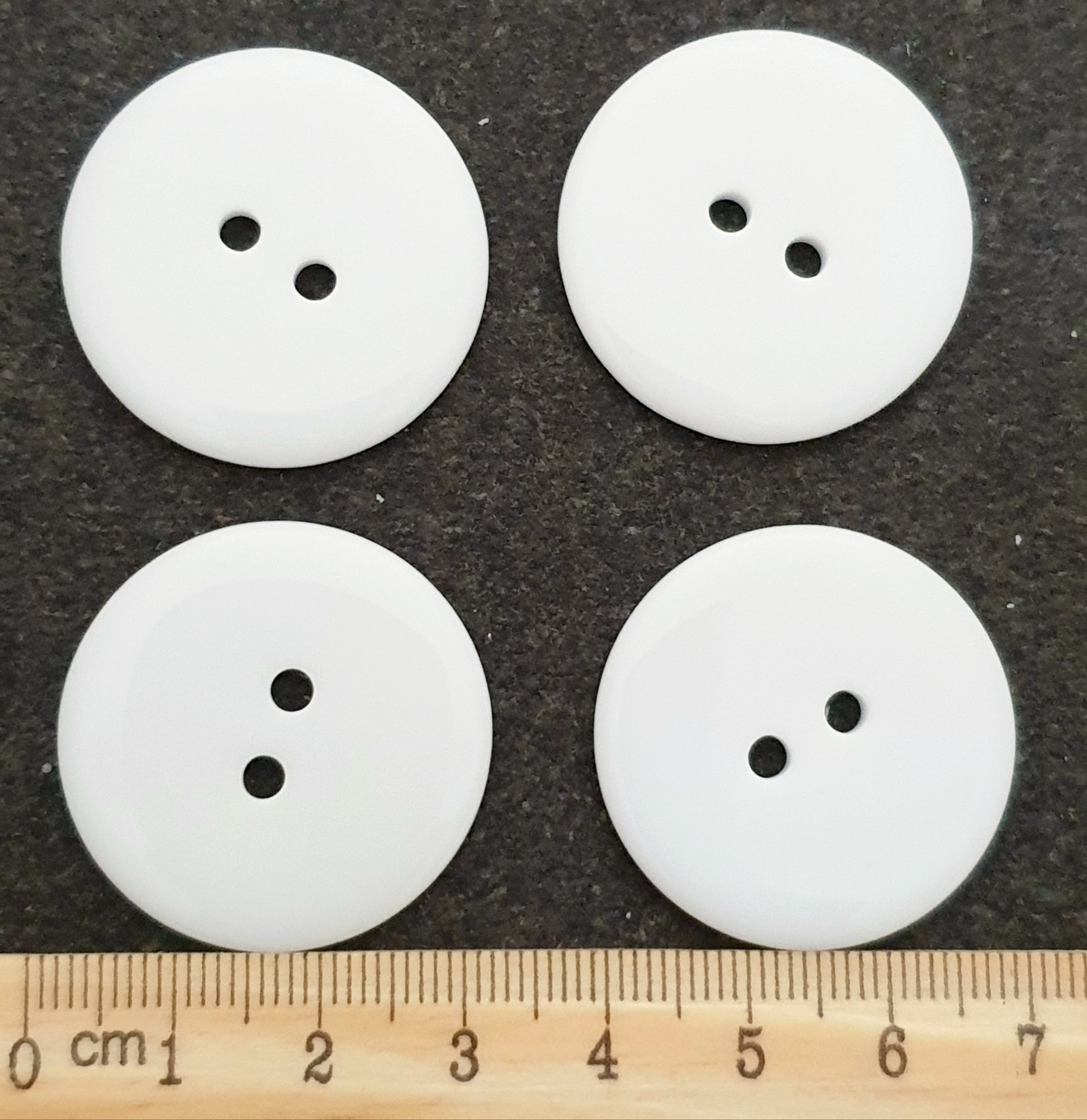 MajorCrafts 12pcs 30mm Glossy White 2 holes Large Round Resin Sewing Buttons