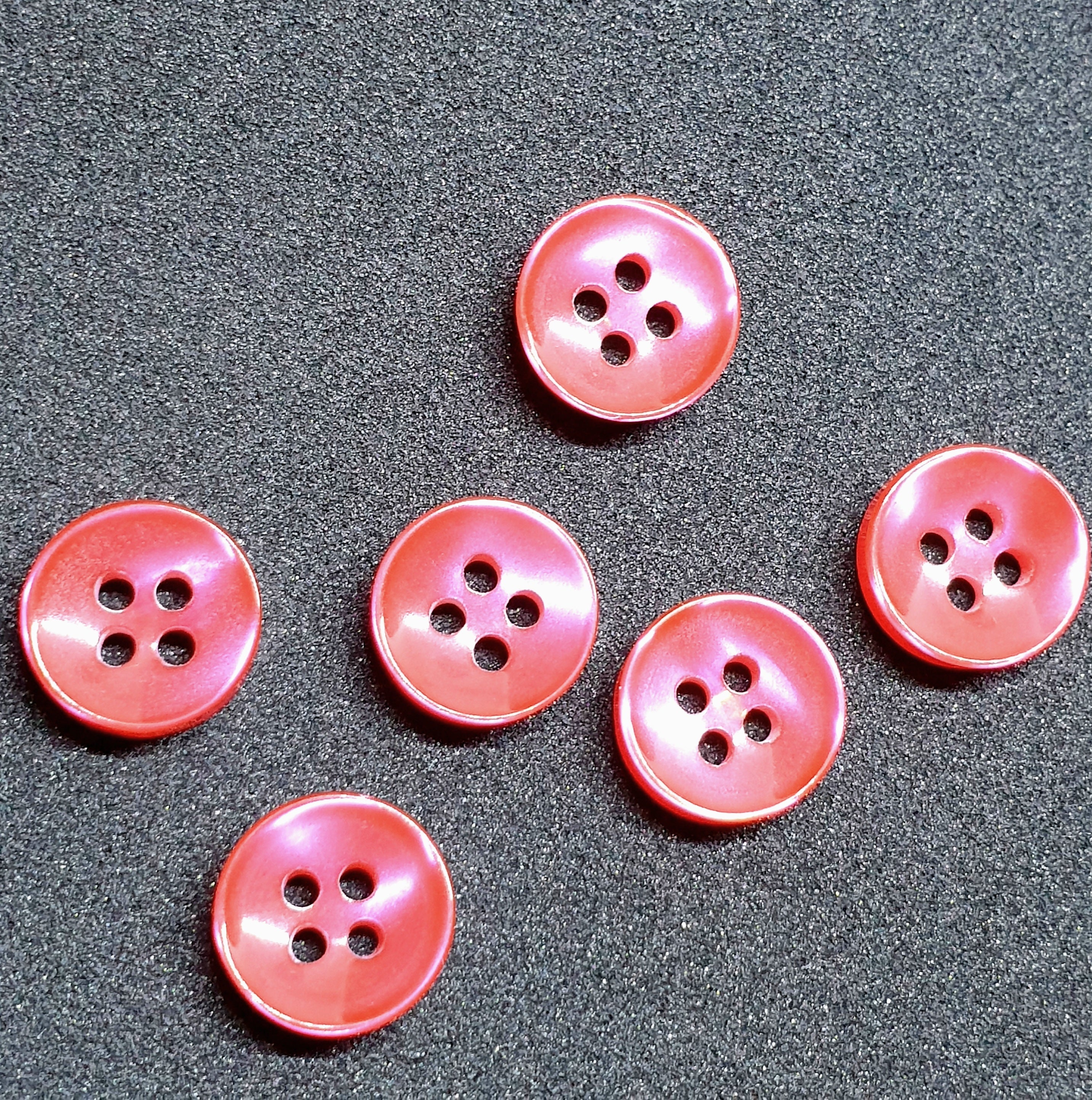 MajorCrafts 80pcs 11.5mm Rose Red Pearlescent 4 Holes High-Grade Round Resin Small Sewing Buttons