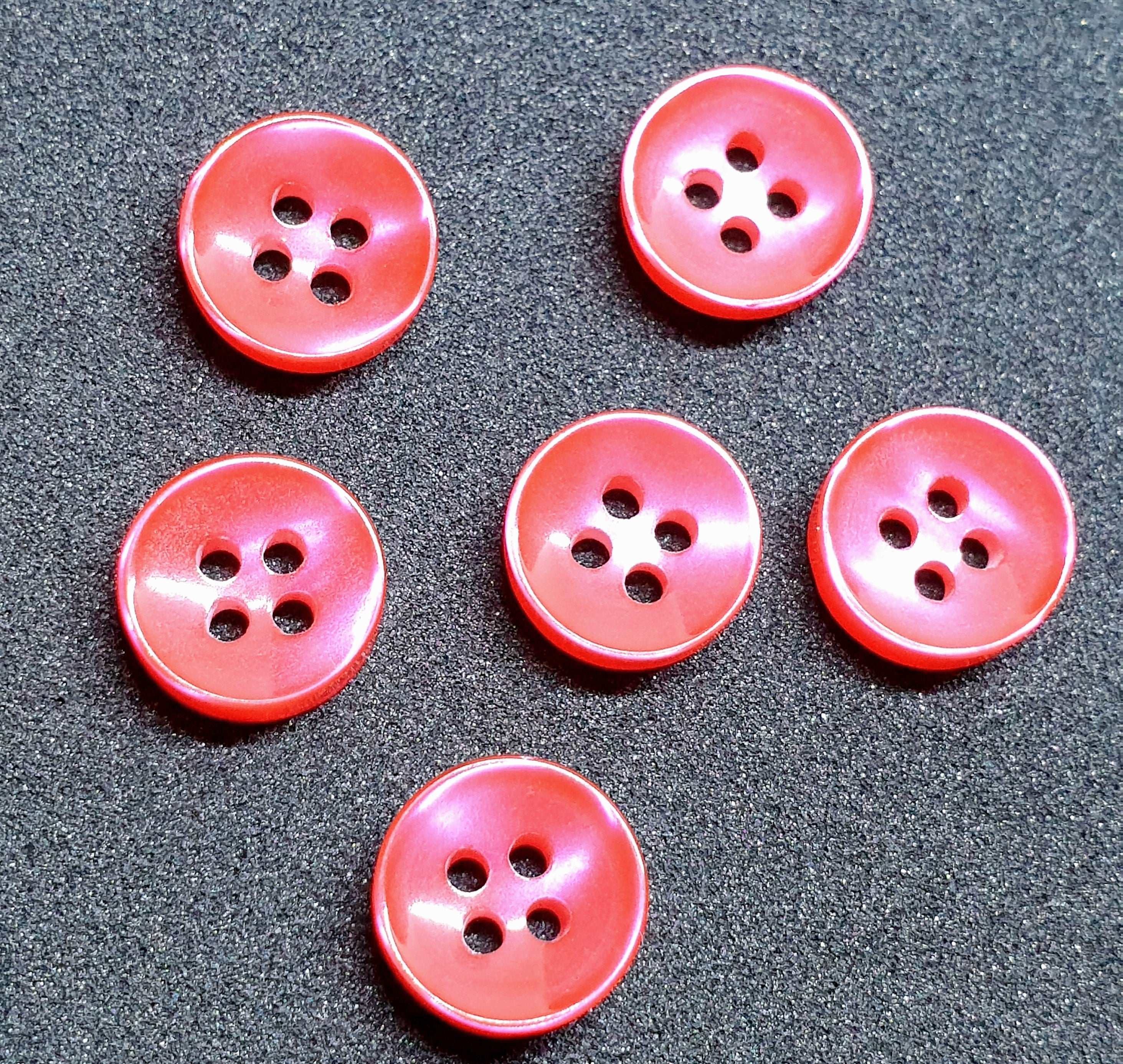 MajorCrafts 80pcs 11.5mm Rose Red Pearlescent 4 Holes High-Grade Round Resin Small Sewing Buttons