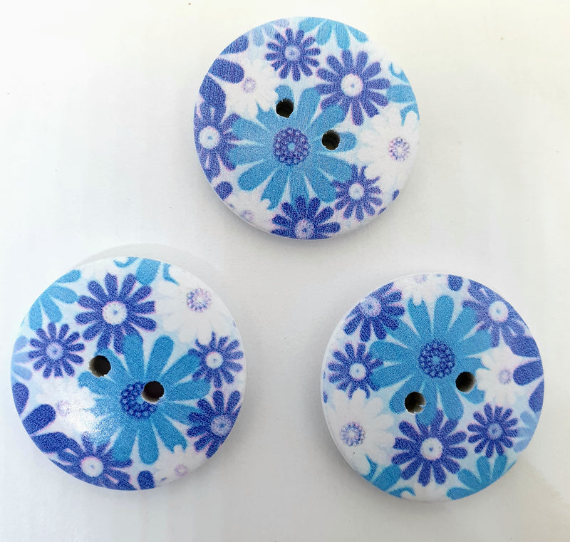 MajorCrafts 16pcs 30mm White & Blue Daisy Flower Pattern 2 Holes Large Wooden Sewing Buttons