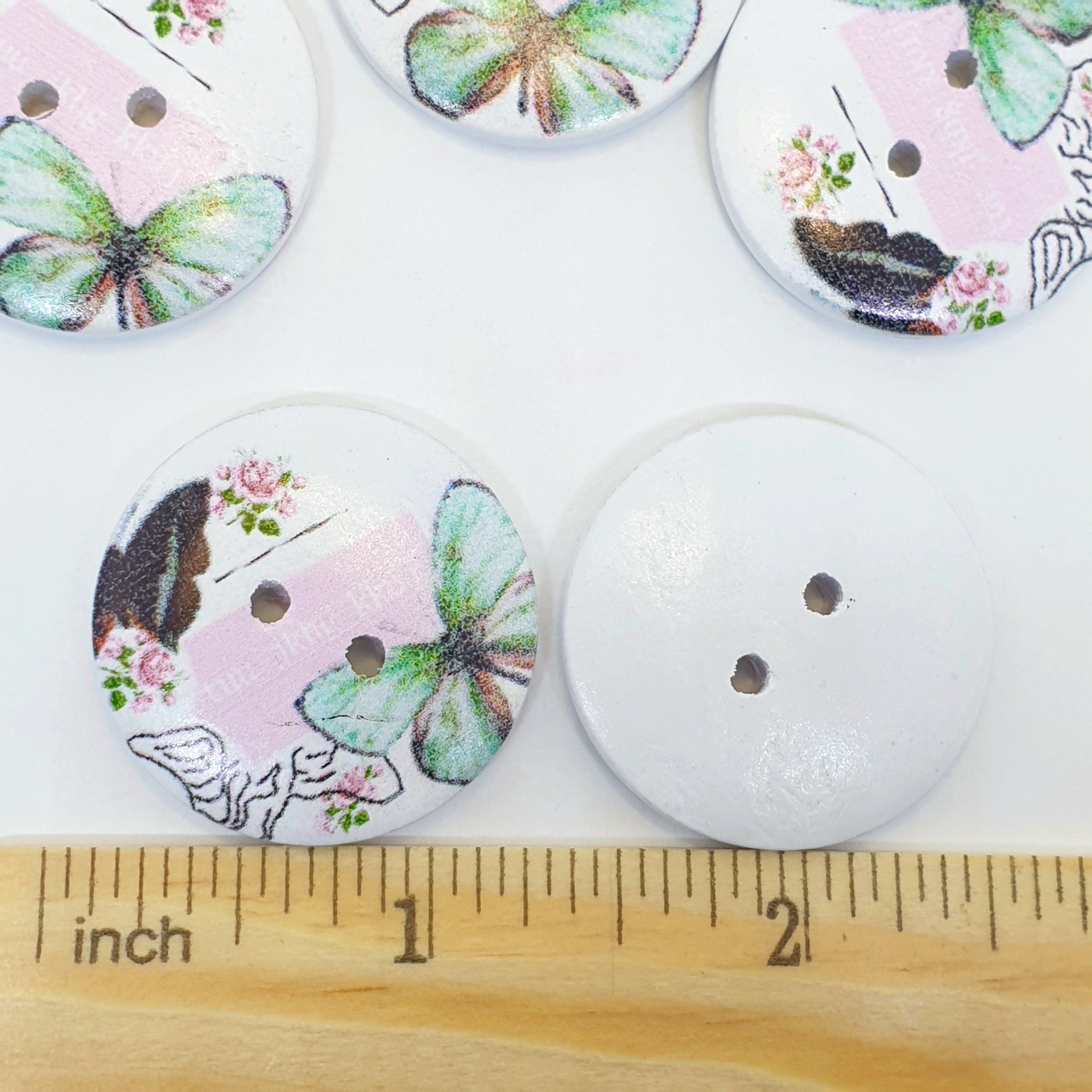 MajorCrafts 16pcs 30mm Pastel Pink and Green Butterfly Vintage Style 2 Holes Large Wooden Sewing Buttons