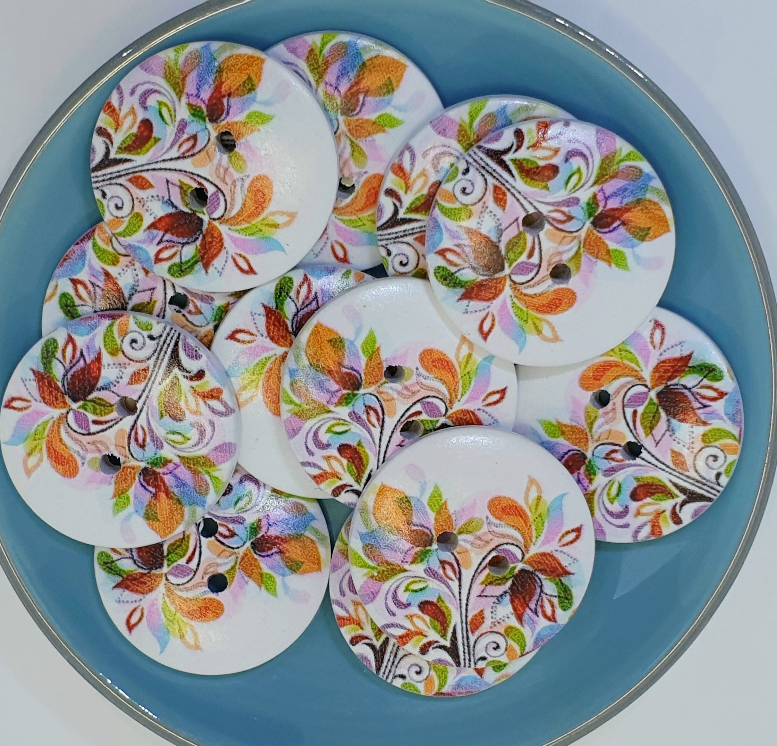 MajorCrafts 16pcs 30mm White & Orange Fiery Flower Pattern 2 Holes Large Wooden Sewing Buttons