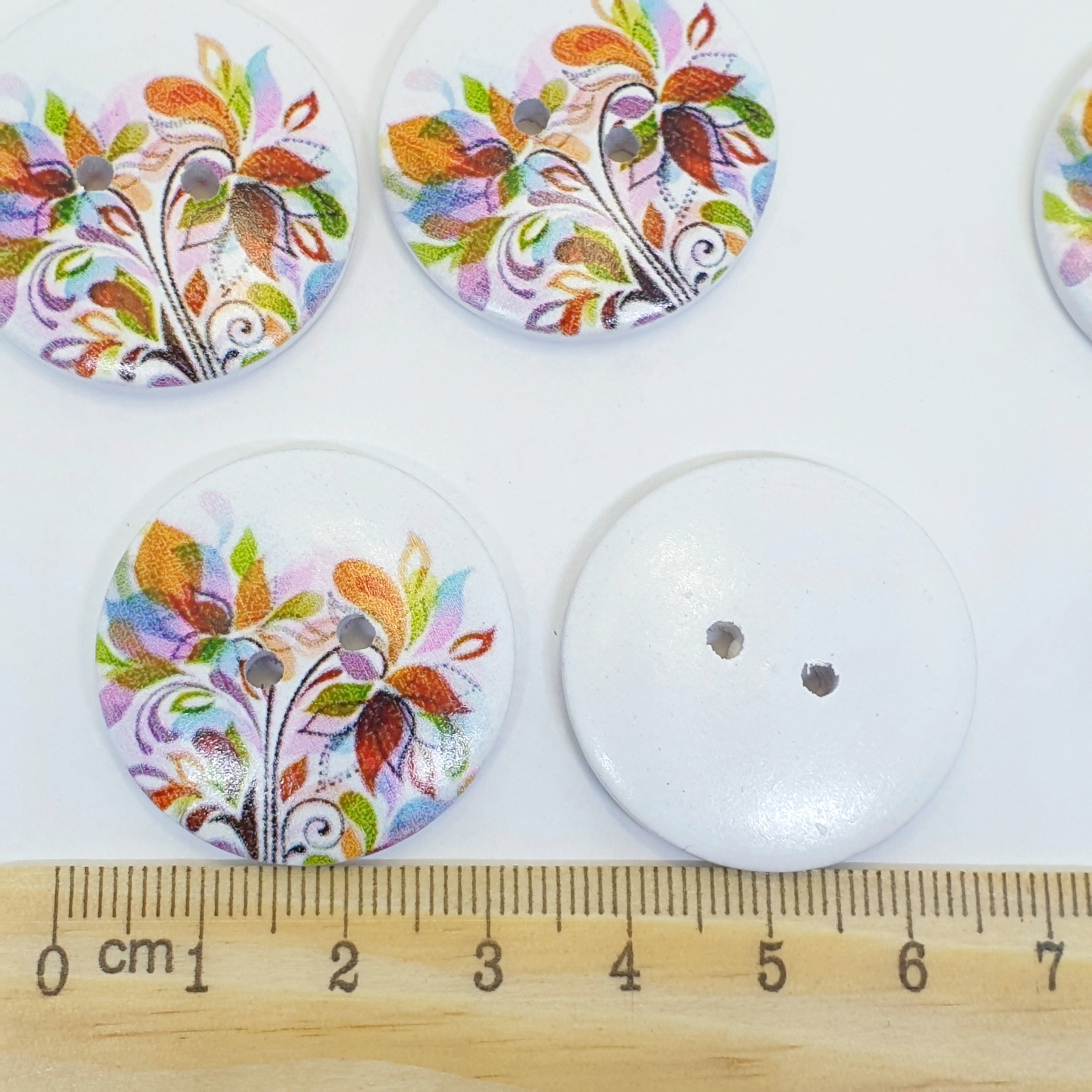 MajorCrafts 16pcs 30mm White & Orange Fiery Flower Pattern 2 Holes Large Wooden Sewing Buttons