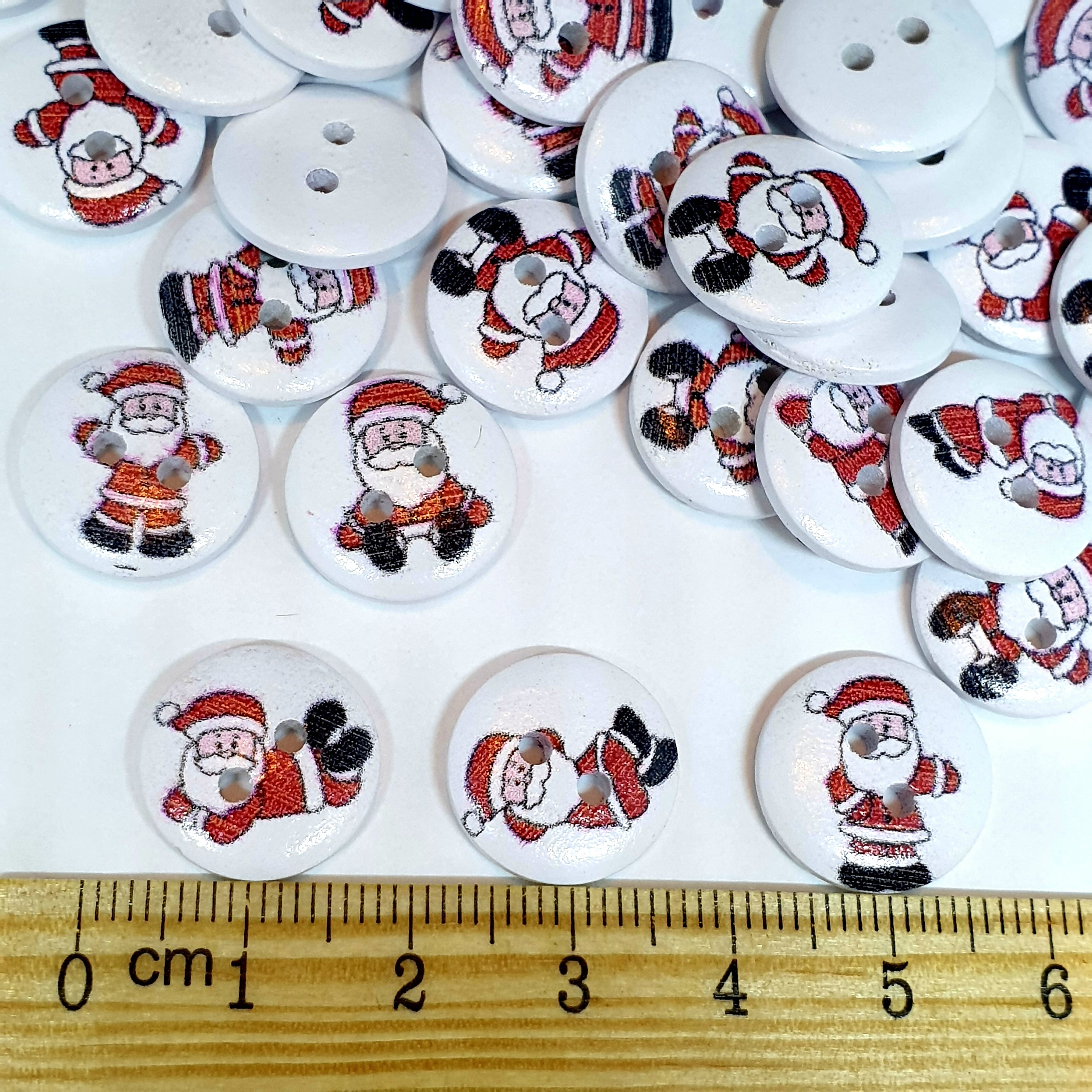 MajorCrafts 48pcs 15mm White and Red Mixed Style Christmas Santa Claus Pattern 2 Holes Round Wooden Sewing Buttons