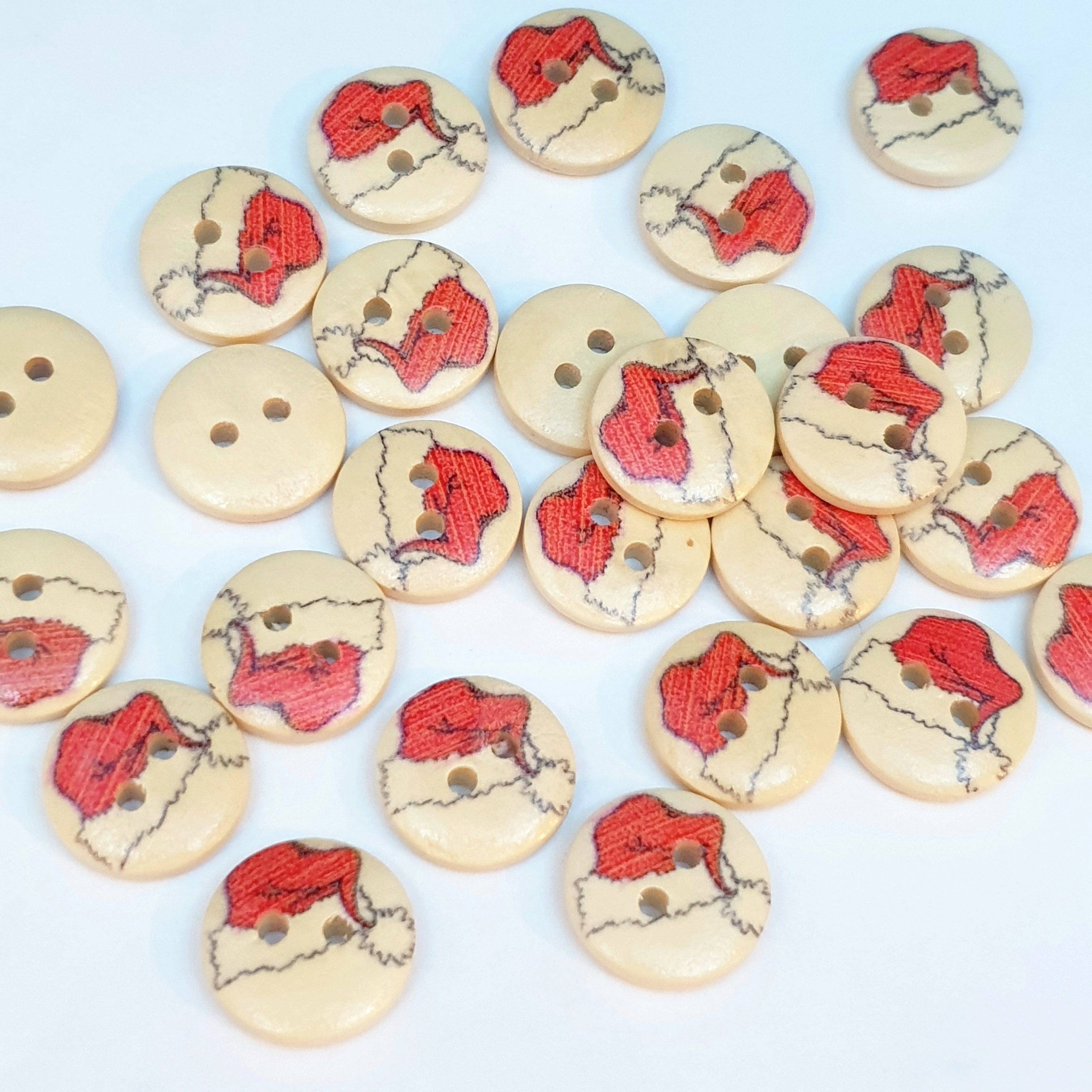 MajorCrafts 48pcs 15mm Light Brown and Red Christmas Hat Pattern 2 Holes White Round Wooden Sewing Buttons