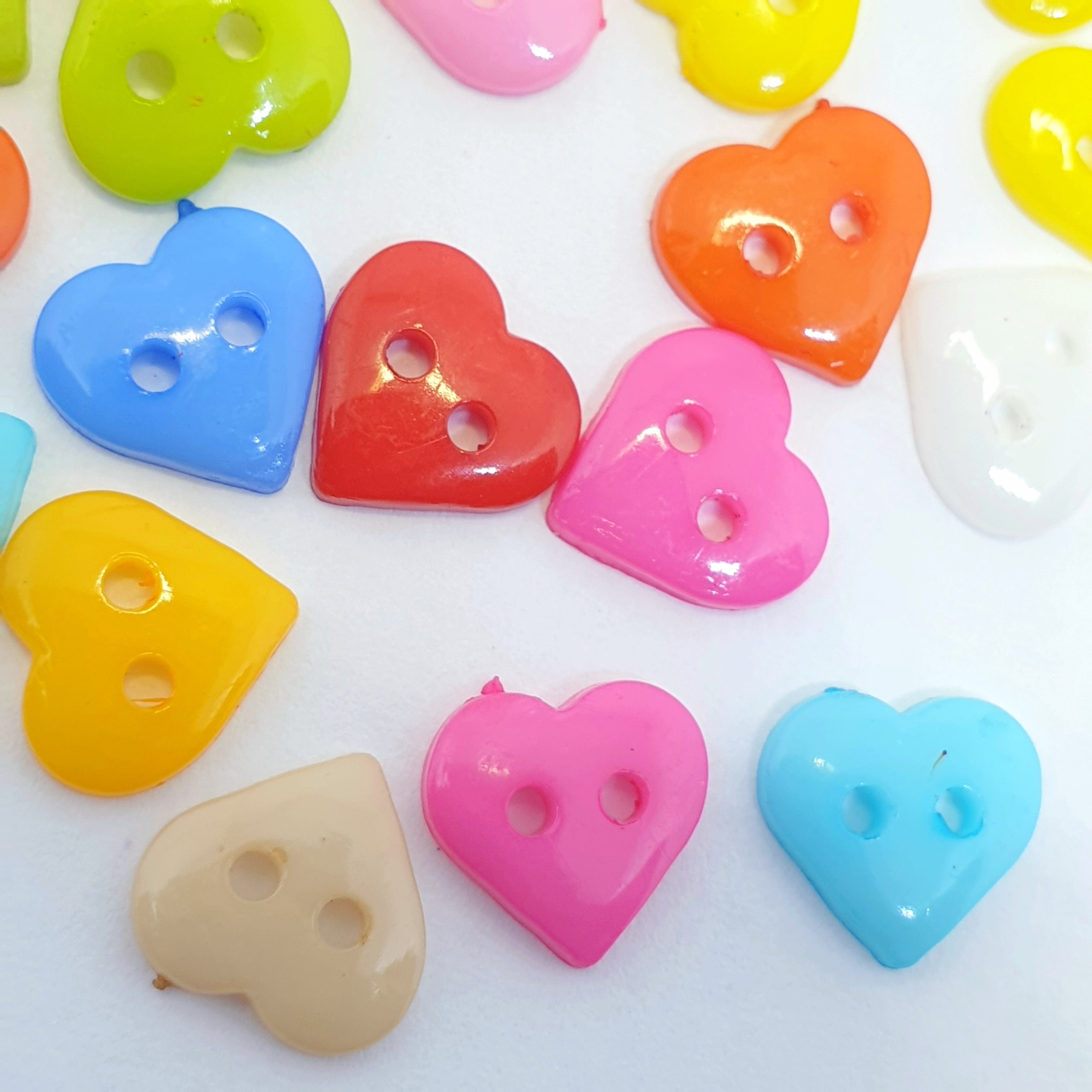 MajorCrafts 100pcs 10mm Small Mixed Colours Heart Shape 2 Holes Resin Sewing Buttons