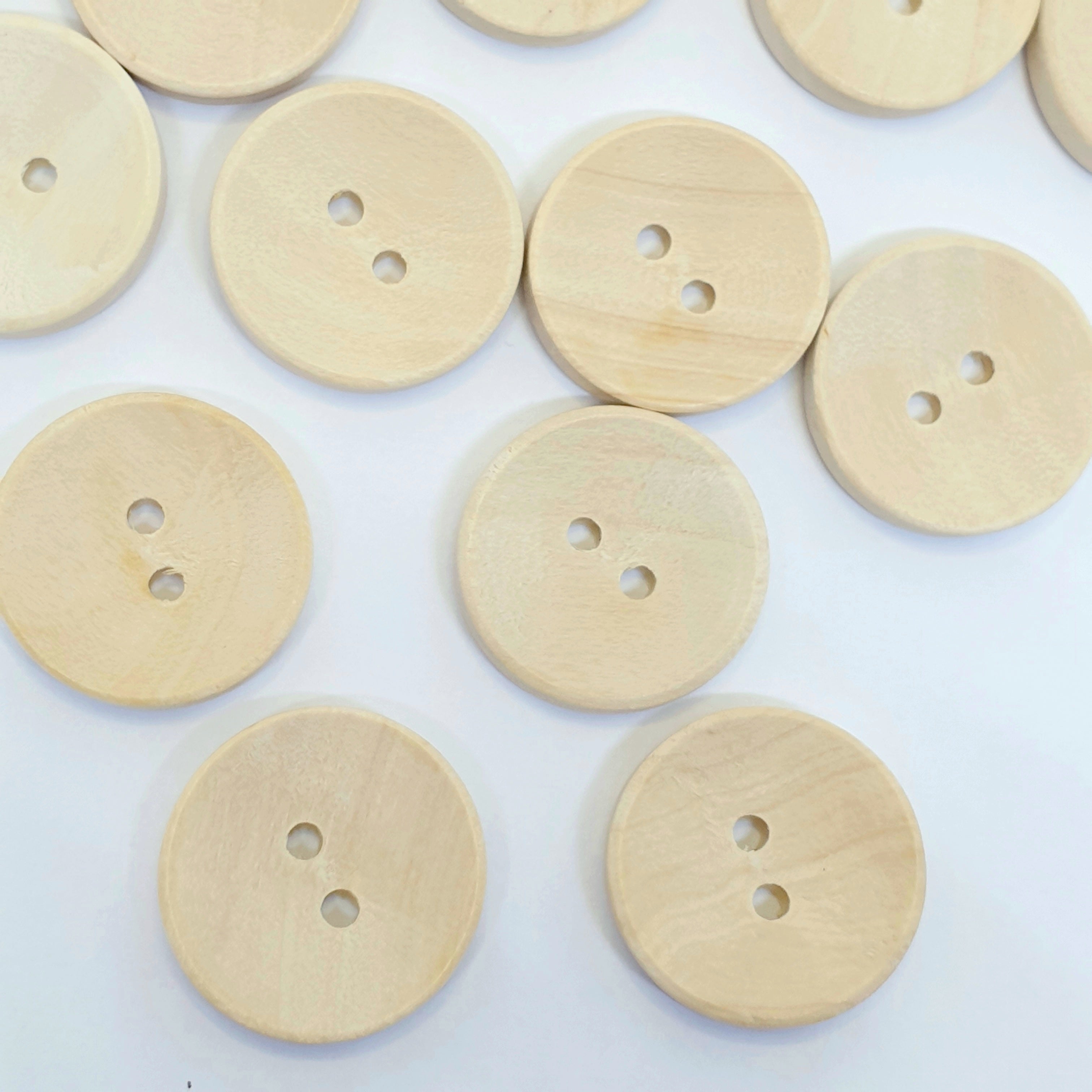 MajorCrafts 34pcs 20mm Light Brown Plain 2 Holes Round Wooden Sewing Buttons