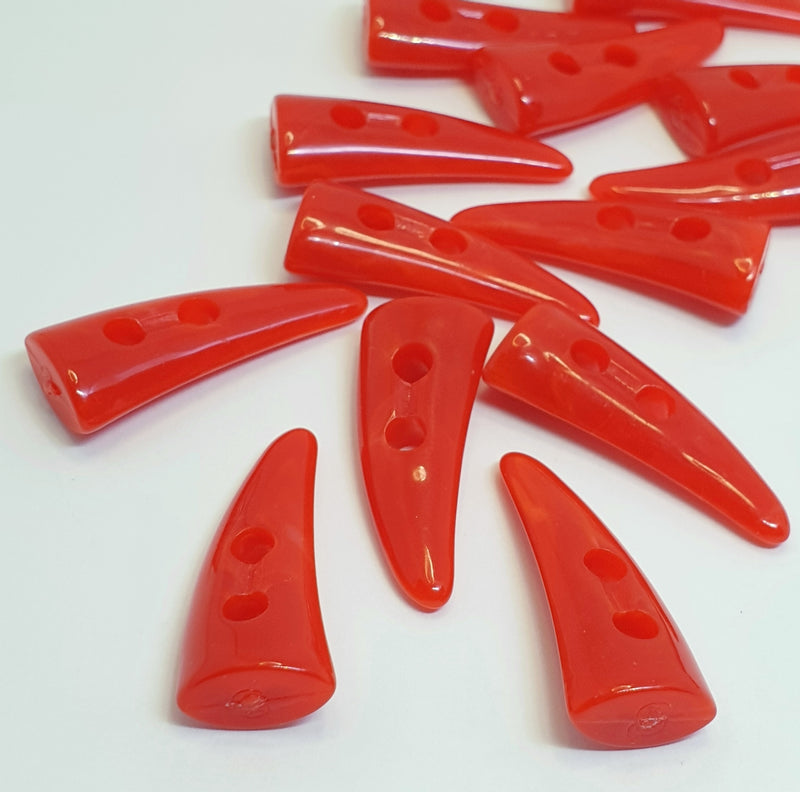 MajorCrafts 16pcs 30mm Red Horn/Tooth Shaped 2 Holes Sewing Toggle Acrylic Buttons
