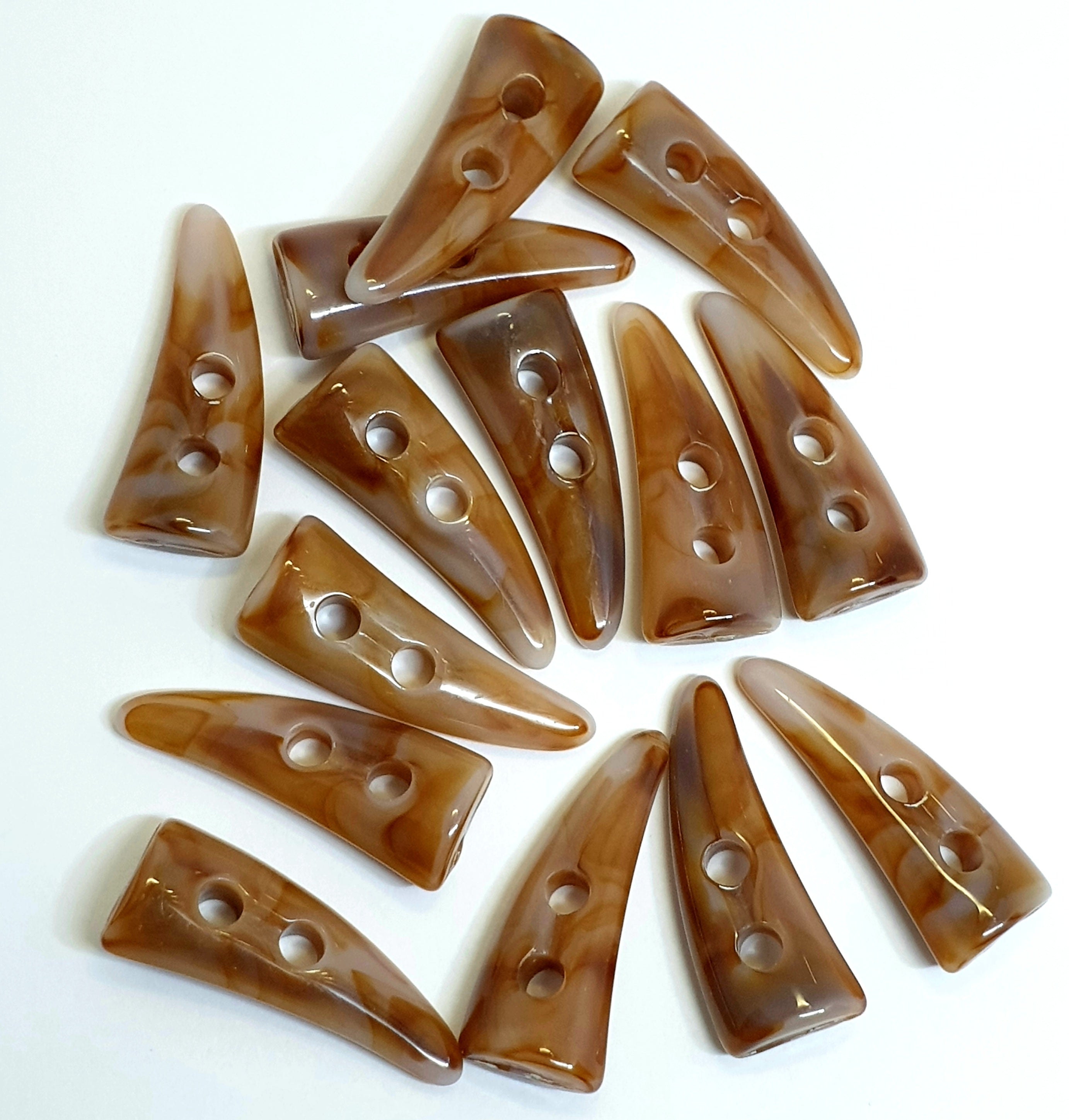 MajorCrafts 16pcs 30mm Brown and White Horn/Tooth Shaped 2 Holes Sewing Toggle Acrylic Buttons