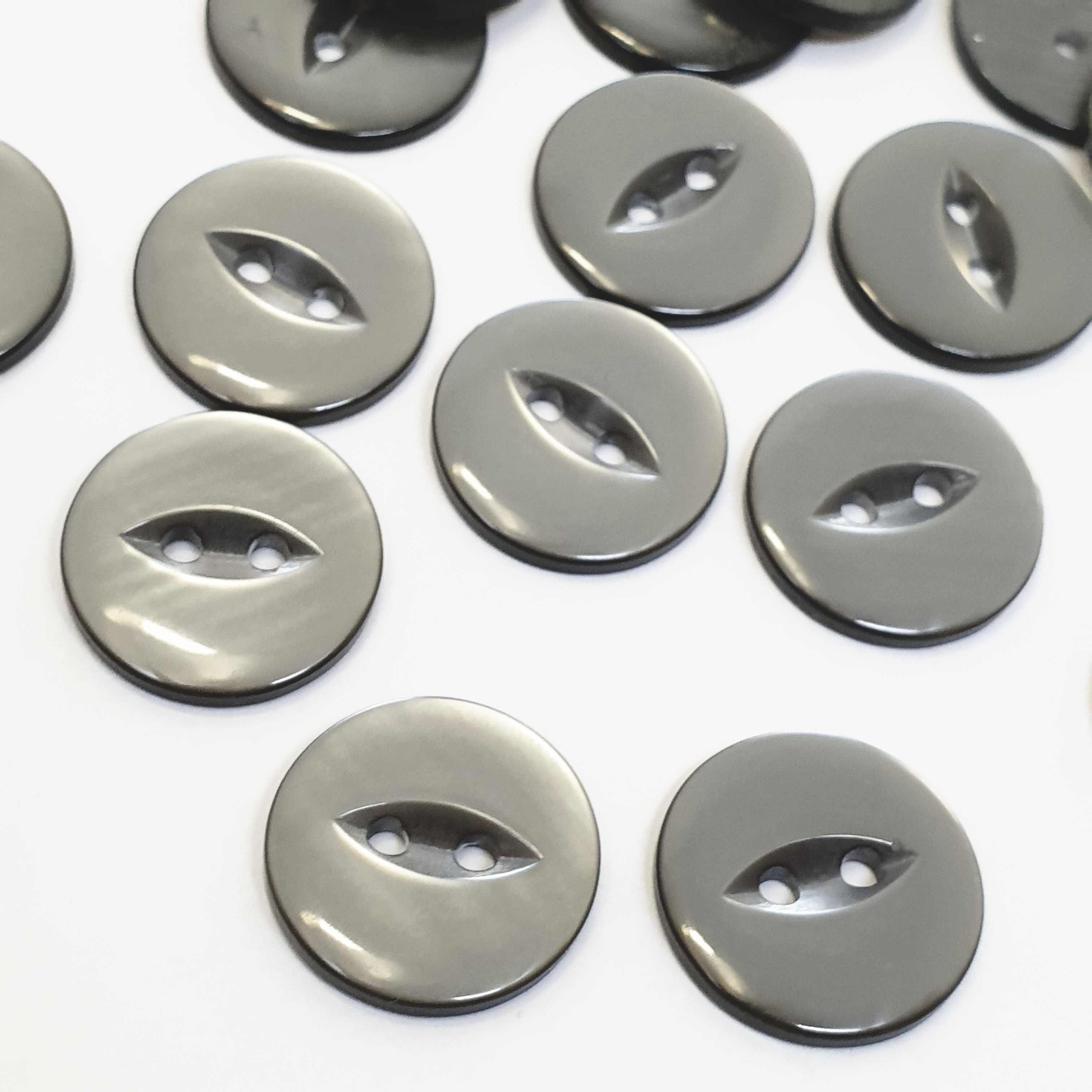 MajorCrafts 50pcs 19mm Grey Fisheye 2 Holes Round Acrylic Sewing Buttons