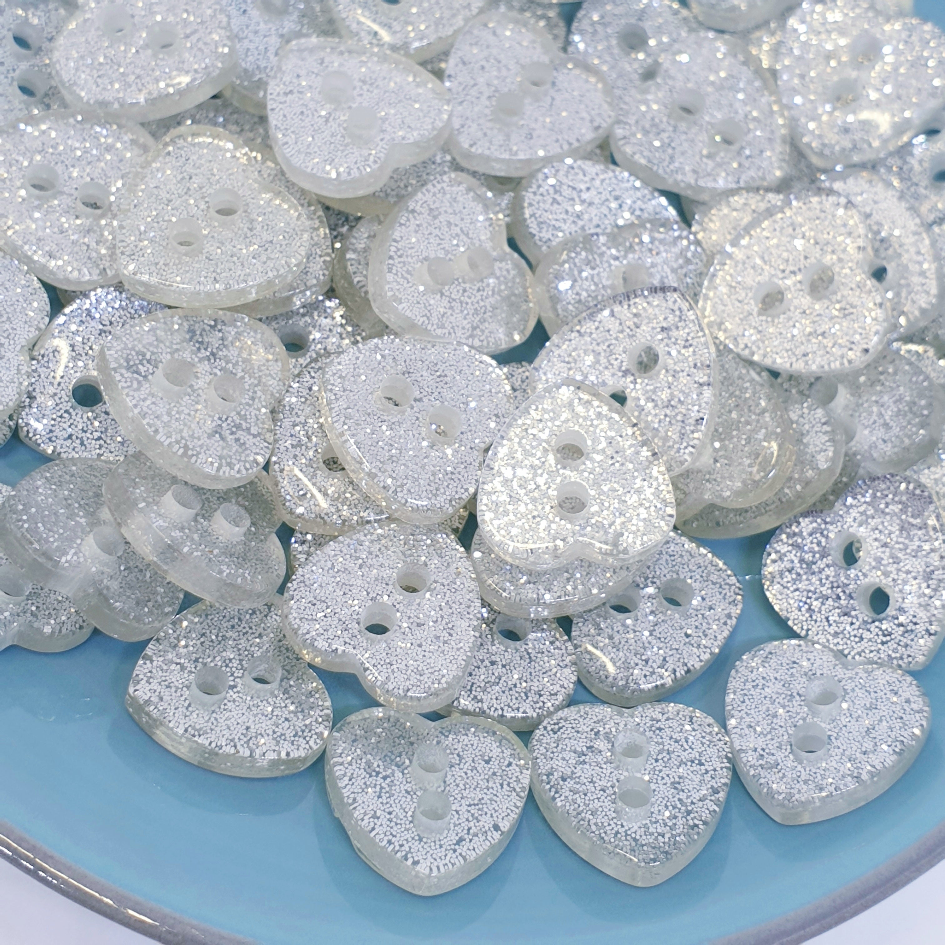 MajorCrafts 40pcs 12.5mm Clear Silver Glitter 2 Holes Small Heart Shaped Resin Sewing Buttons