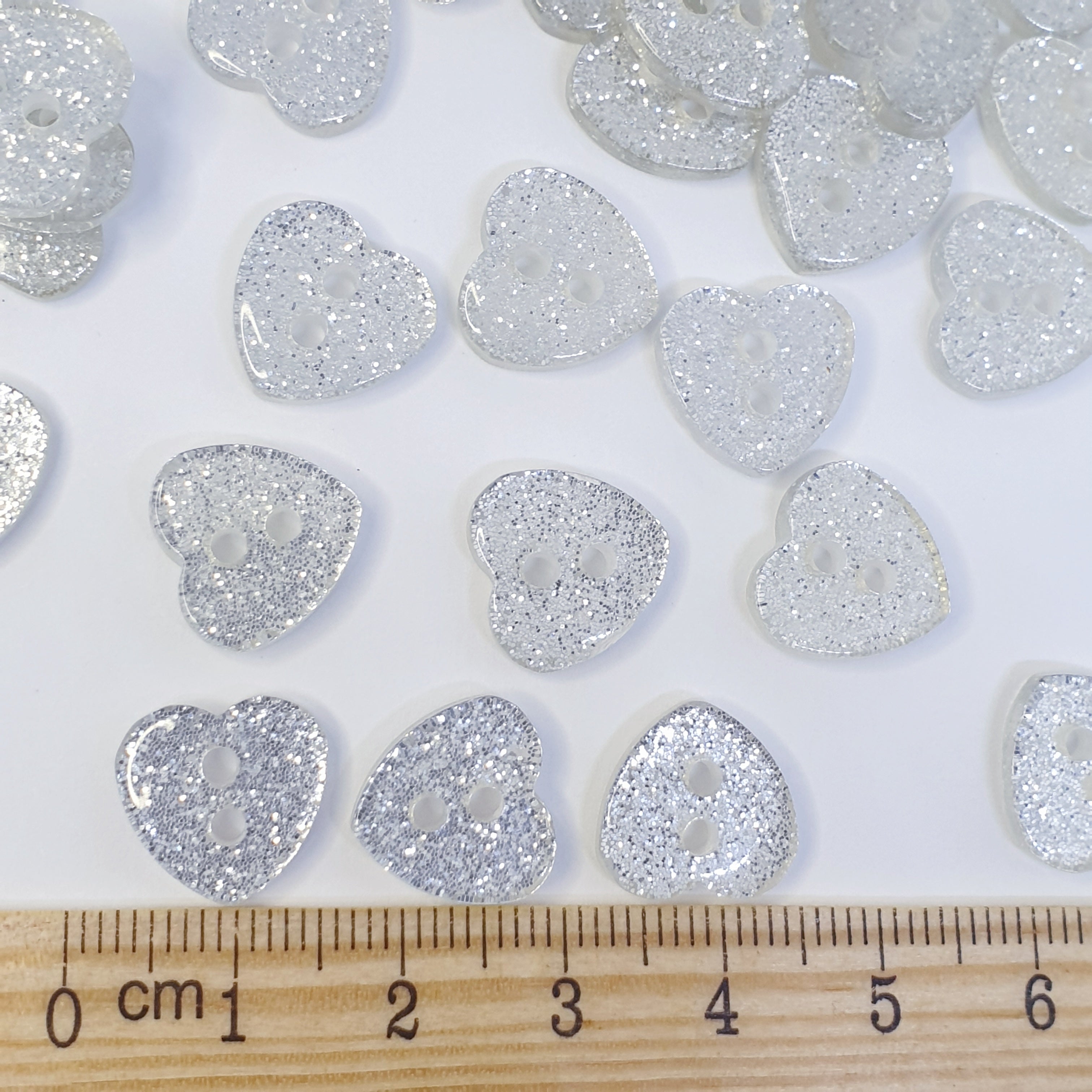 MajorCrafts 40pcs 12.5mm Clear Silver Glitter 2 Holes Small Heart Shaped Resin Sewing Buttons