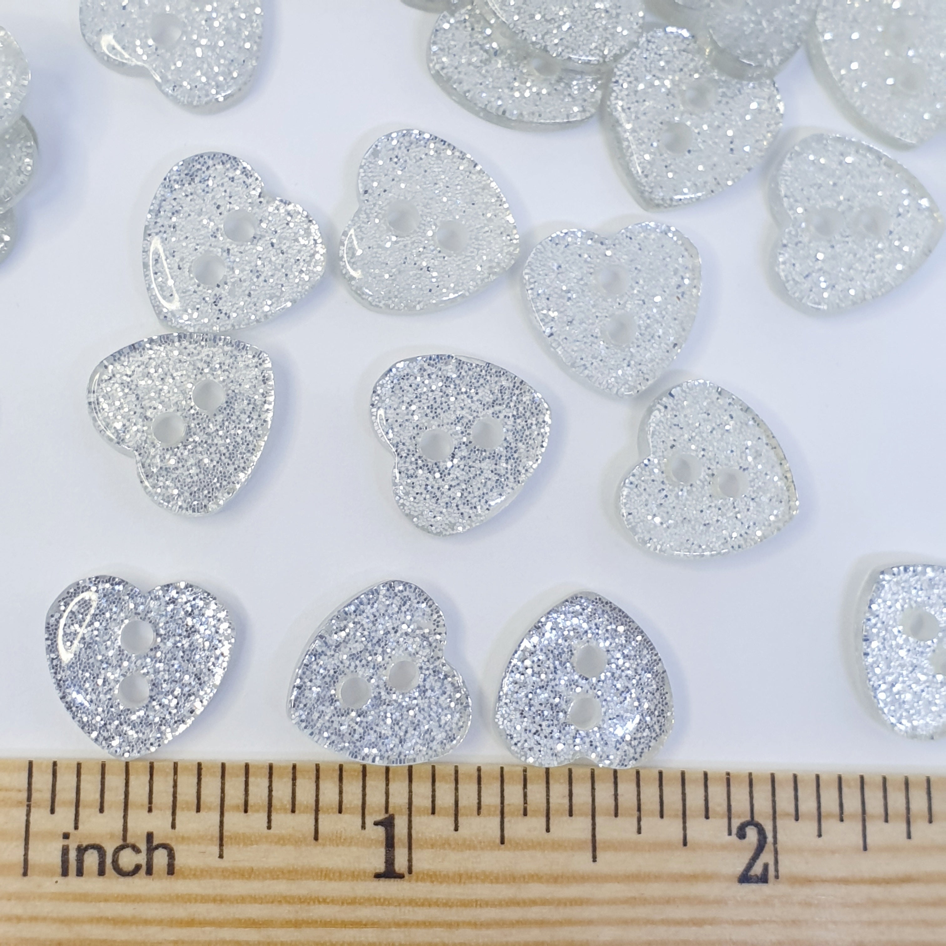 MajorCrafts 40pcs 12.5mm Clear Silver Glitter 2 Holes Small Heart Shaped Resin Sewing Buttons
