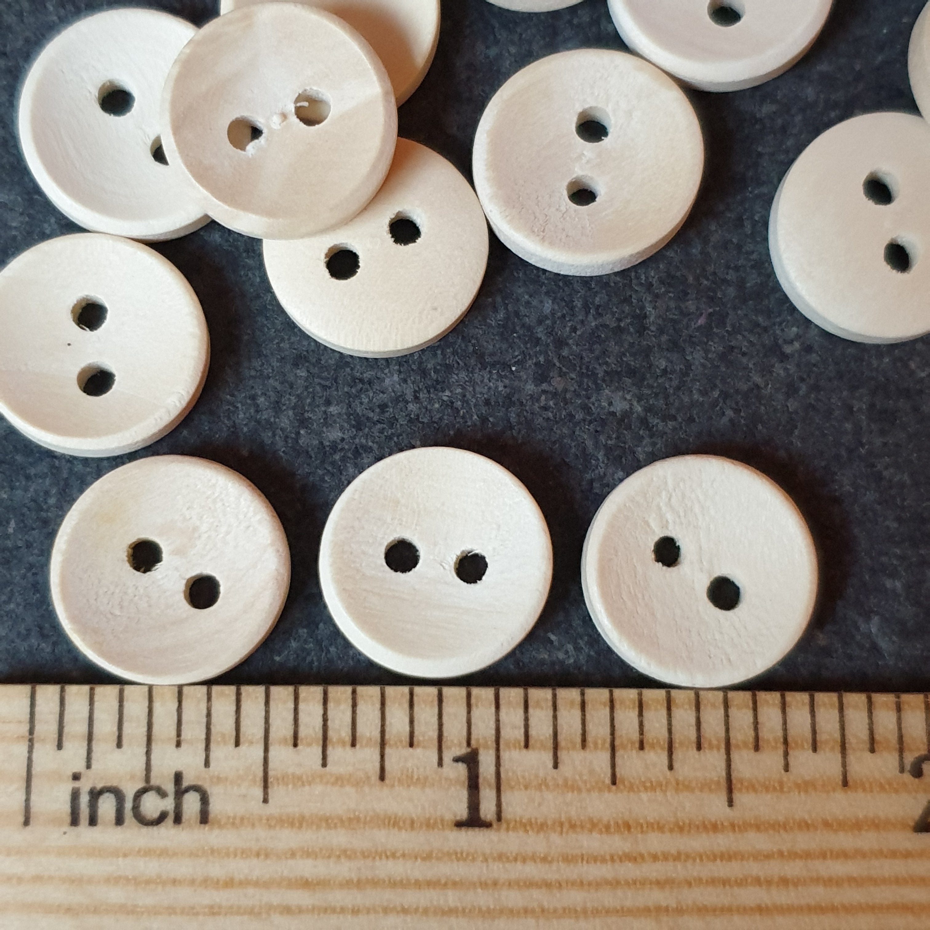 MajorCrafts 60pcs 13mm Light Brown 2 Holes Small Round Wooden Sewing Buttons