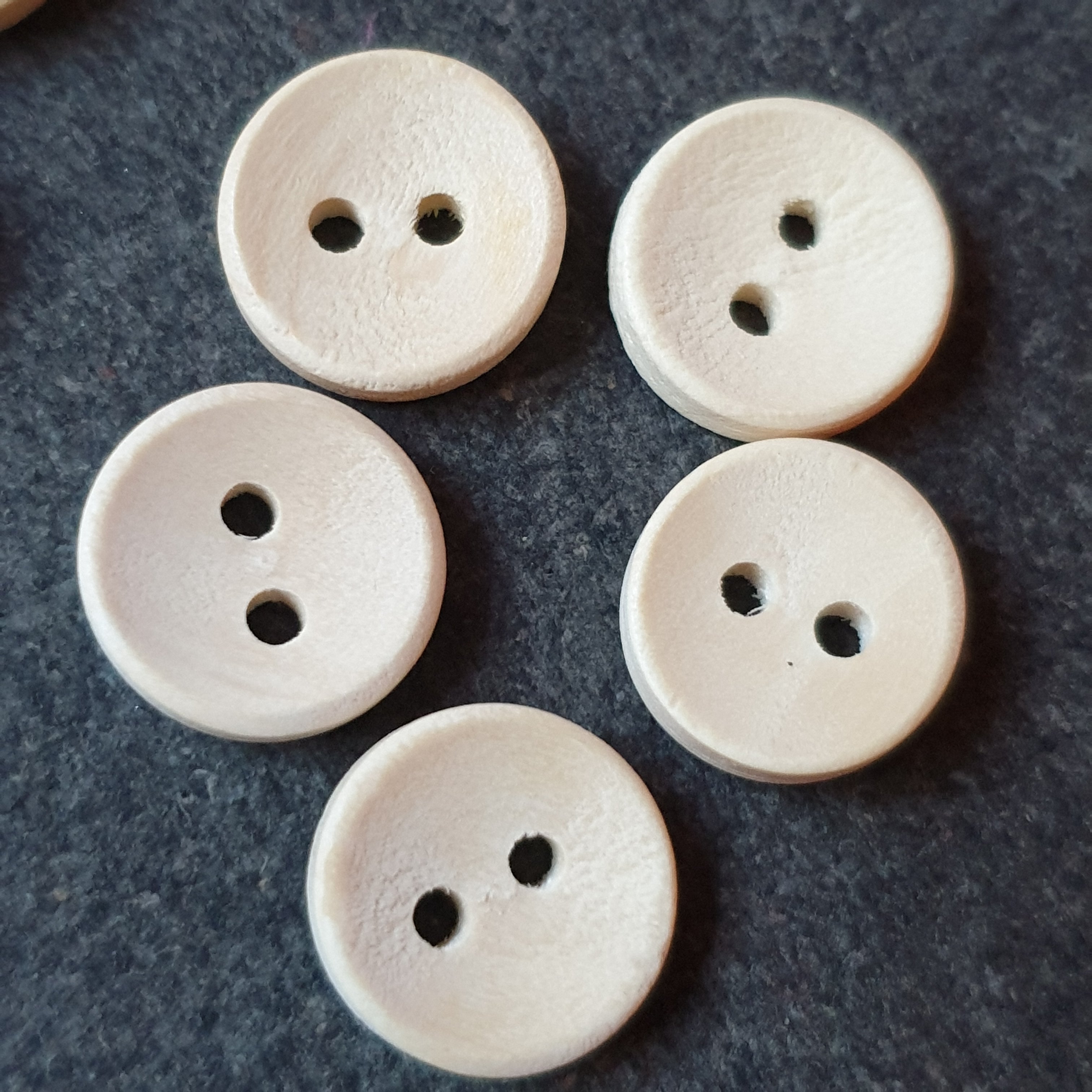 MajorCrafts 60pcs 13mm Light Brown 2 Holes Small Round Wooden Sewing Buttons