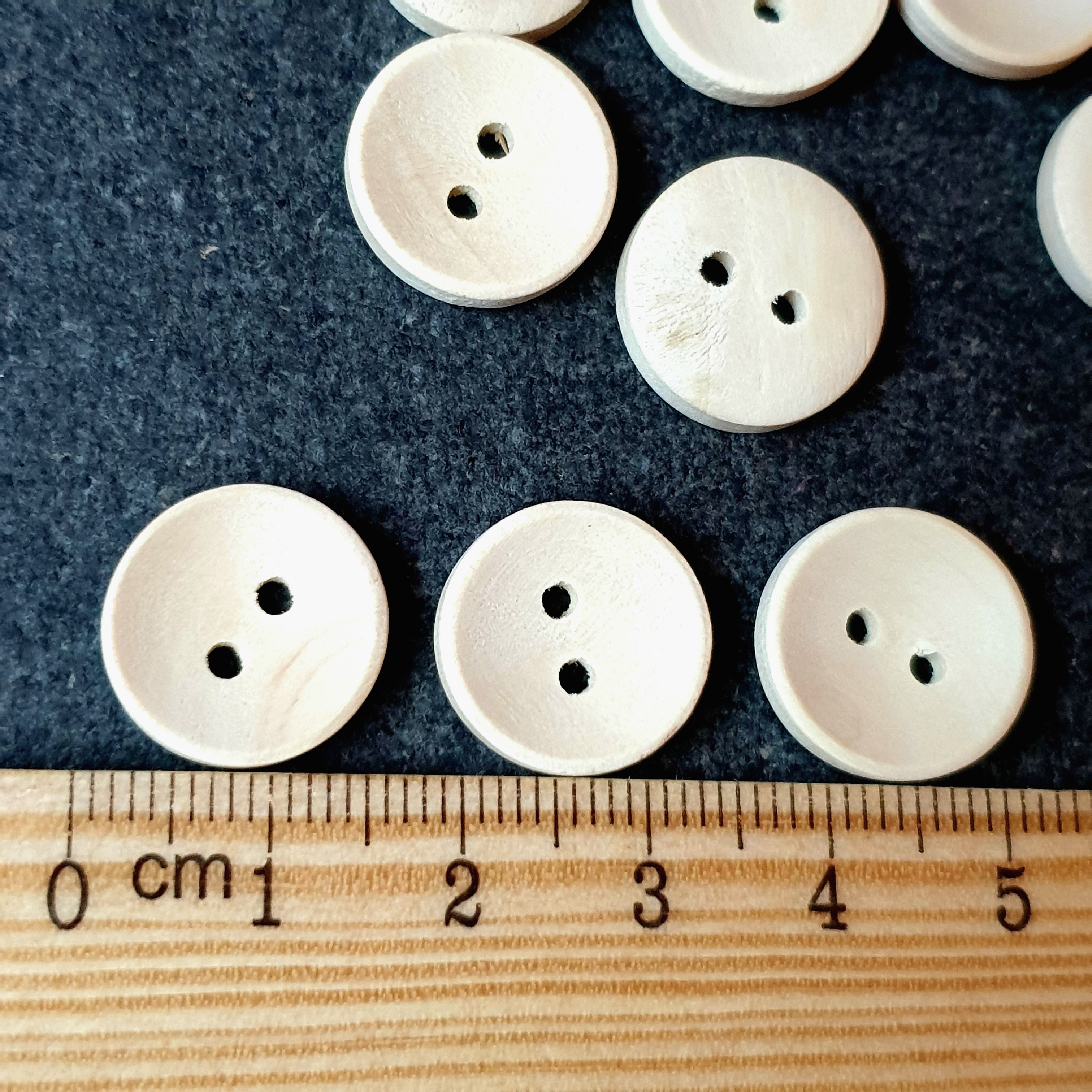 MajorCrafts 60pcs 15mm Light Brown Plain 2 Holes Round Wooden Sewing Buttons