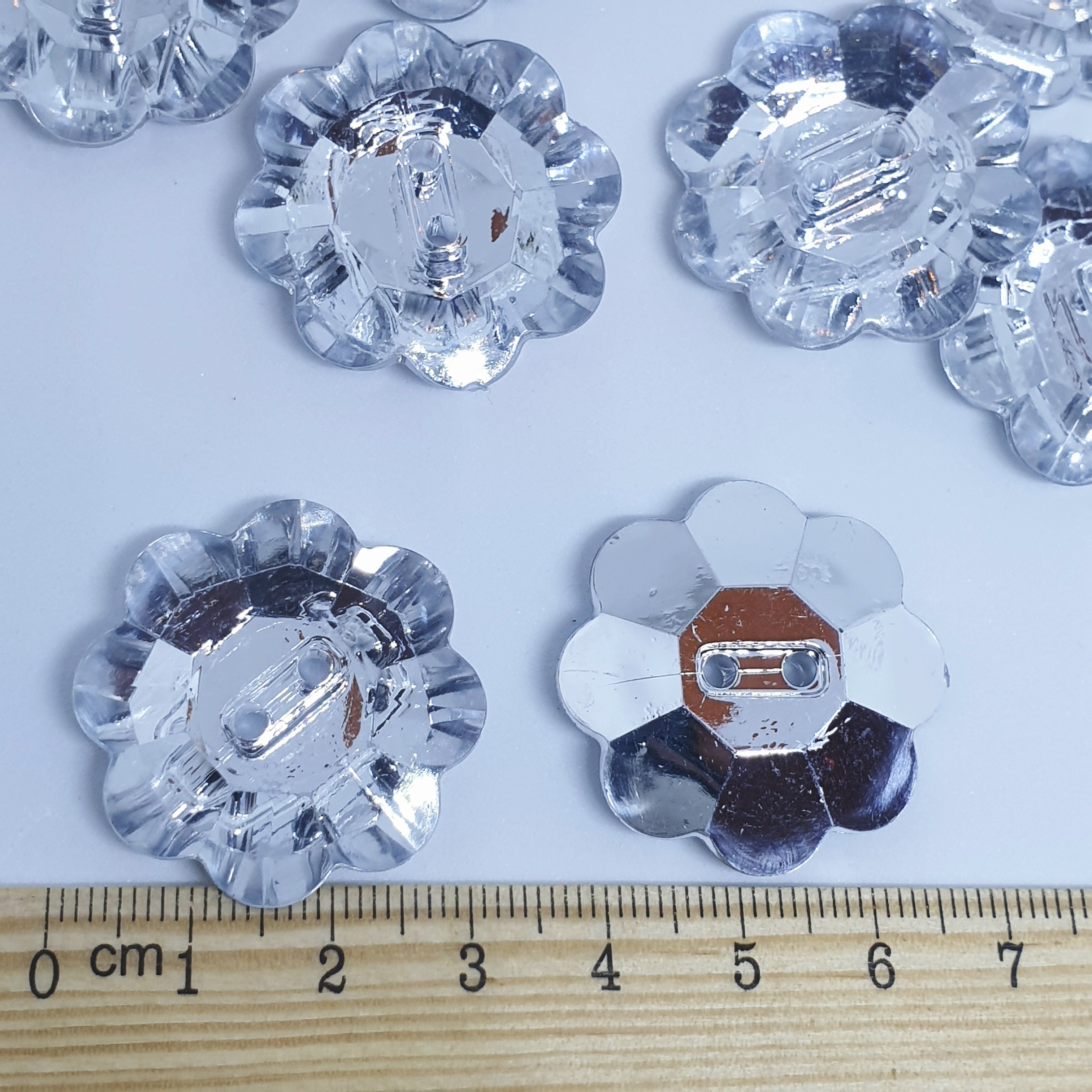 MajorCrafts 8pcs 30mm Crystal Clear 2 Holes Acrylic Flower Large Sewing Buttons