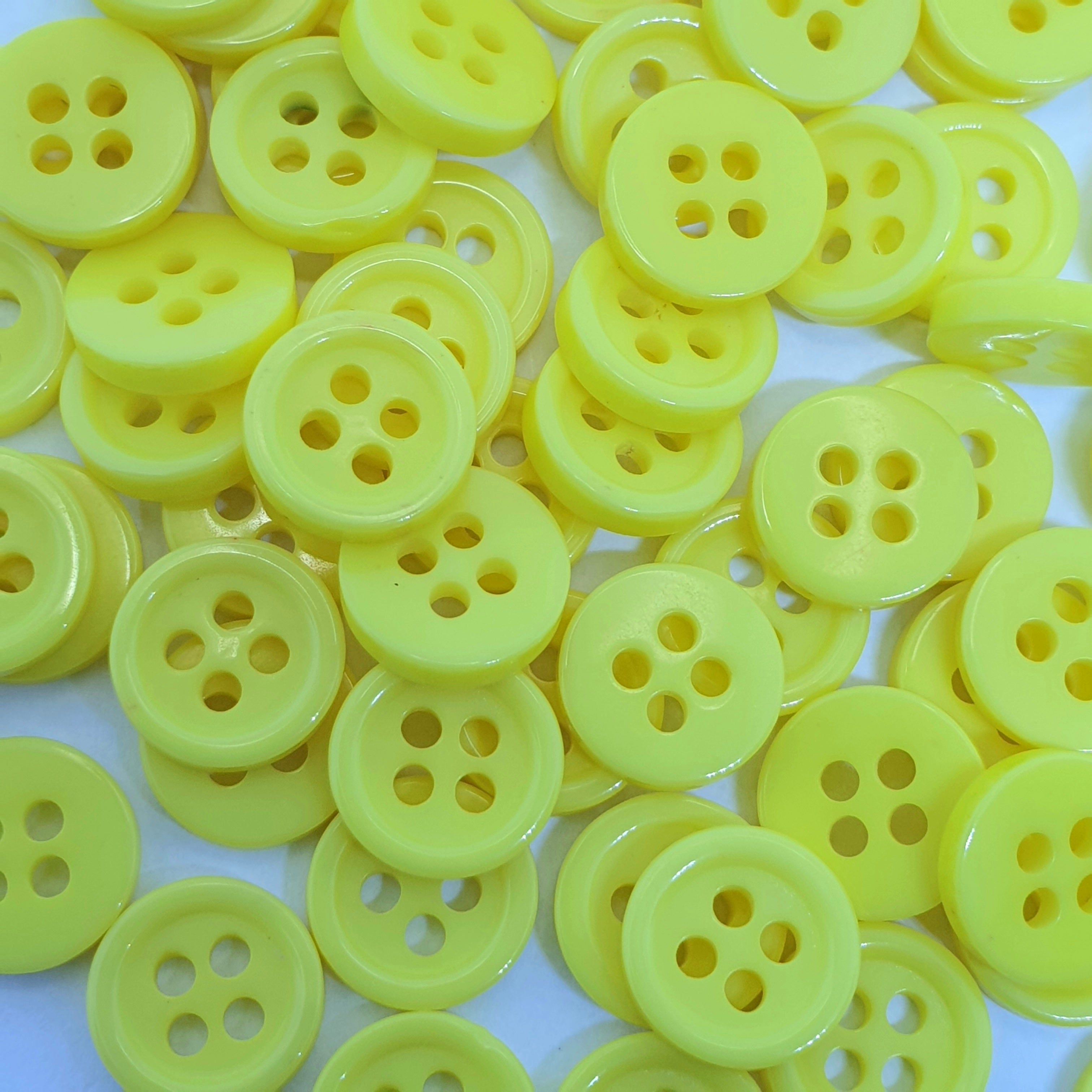 MajorCrafts 120pcs 9mm Lemon Yellow 4 Holes Small Round Resin Sewing Buttons