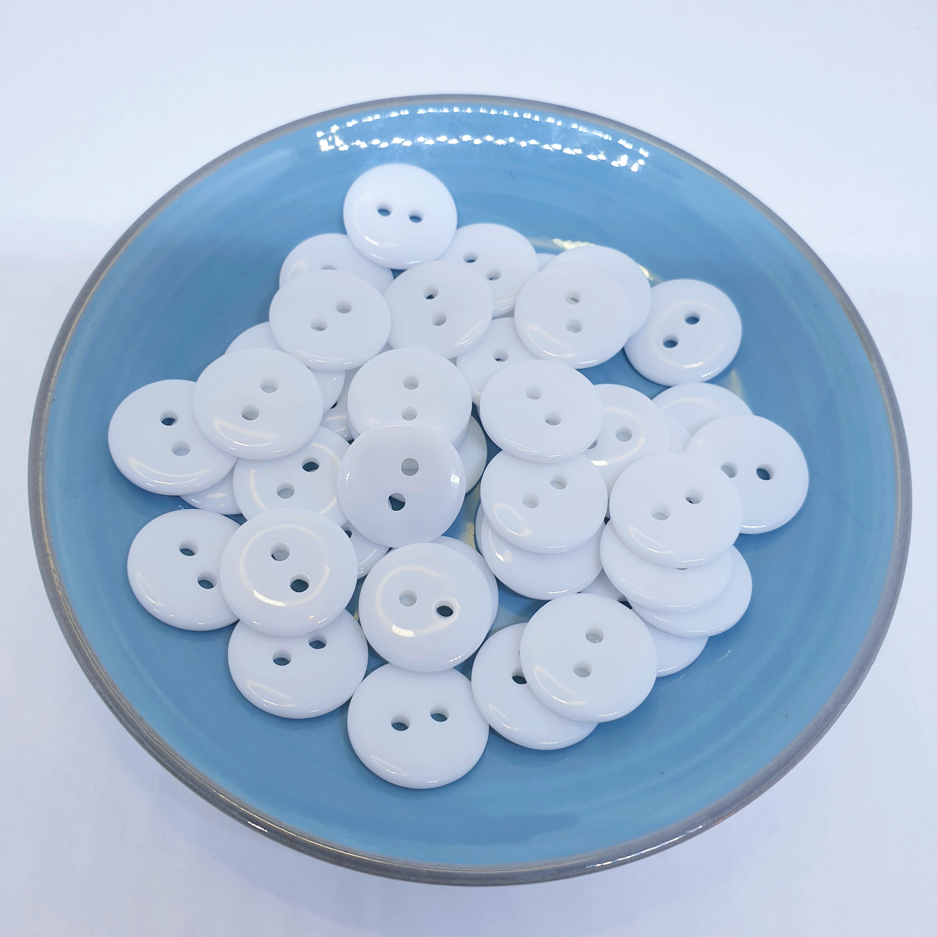 MajorCrafts 72pcs 15mm White 2 Holes Round Resin Sewing Buttons