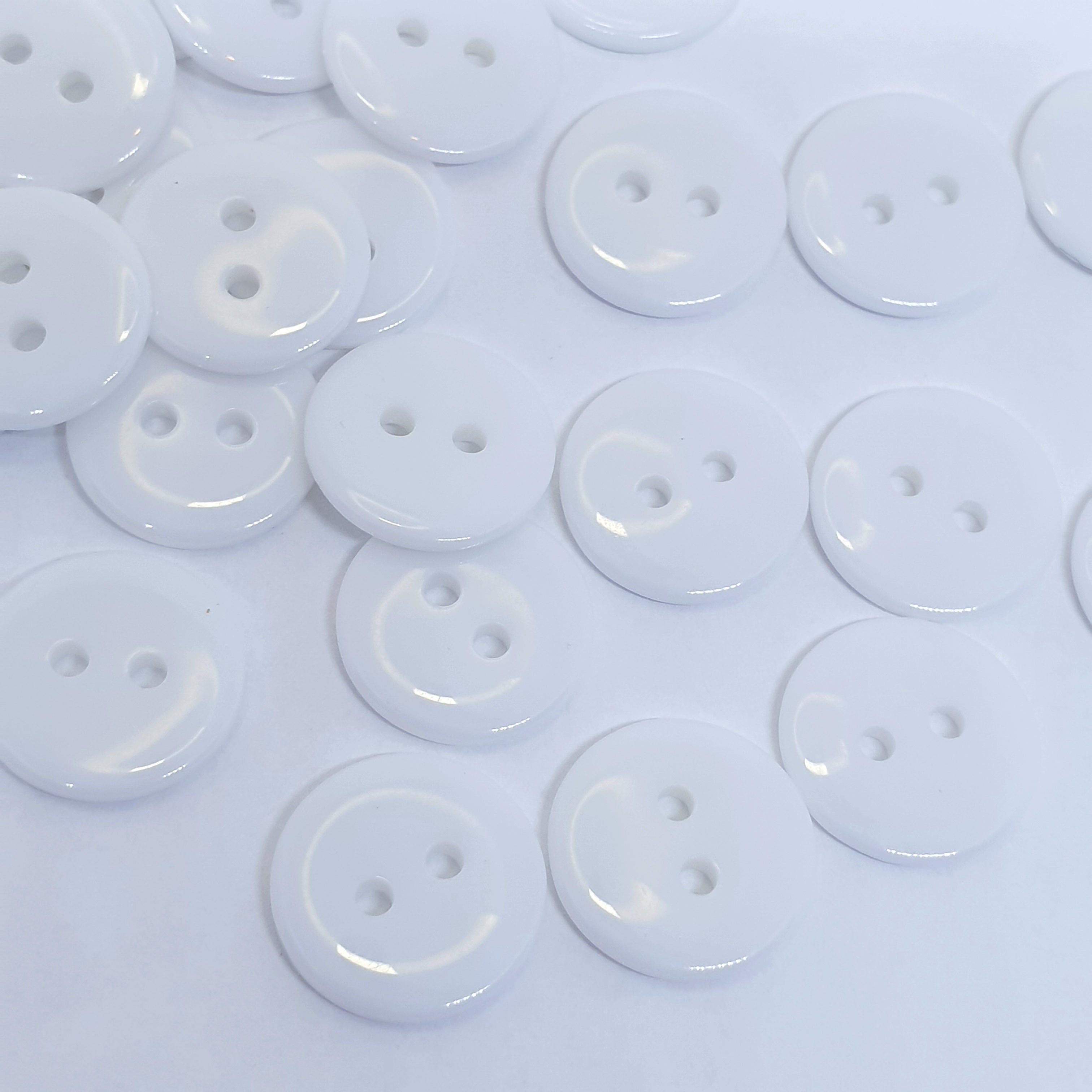 MajorCrafts 48pcs 20mm Glossy White 2 Holes Round Resin Sewing Buttons
