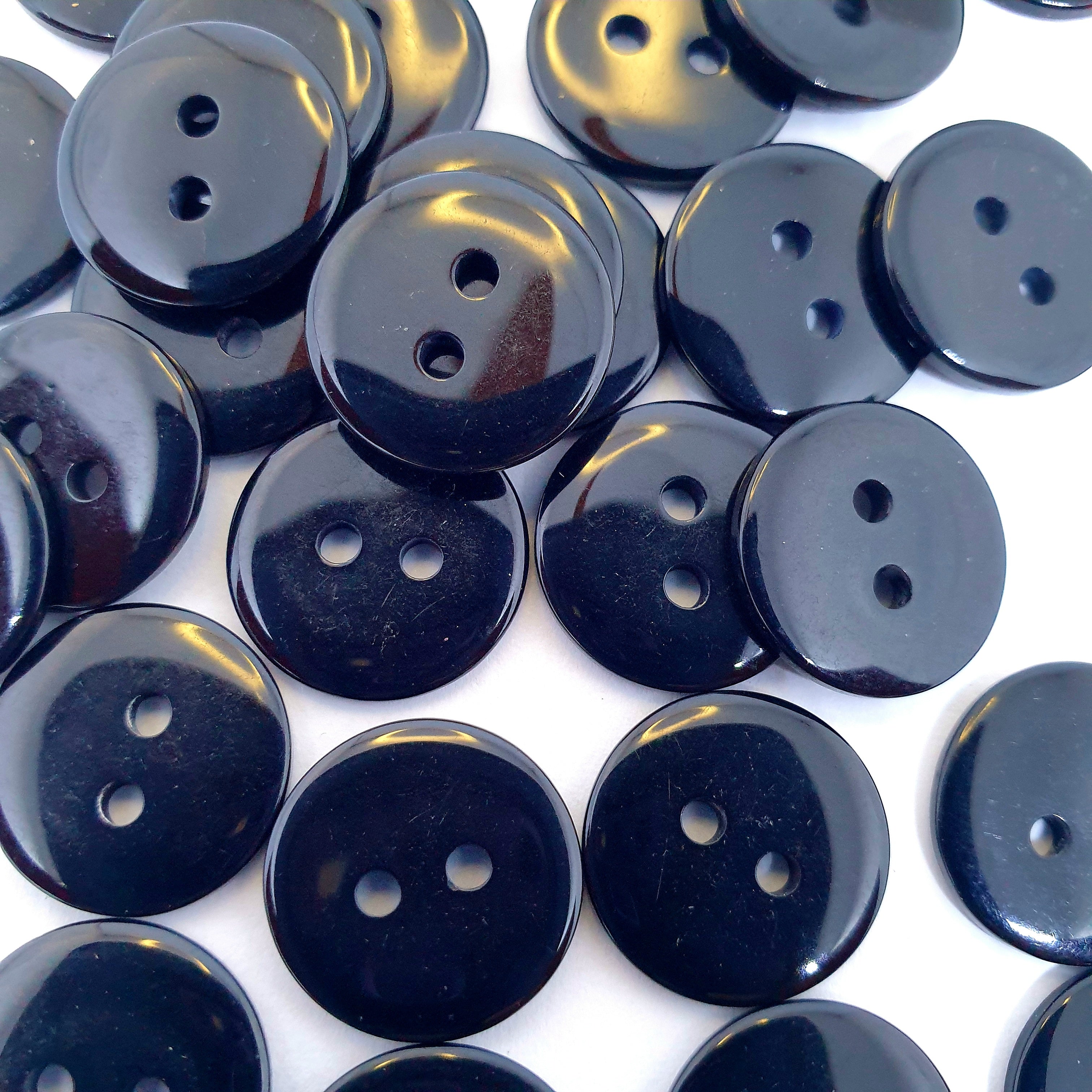 MajorCrafts 72pcs 15mm Black 2 Holes Round Resin Sewing Buttons