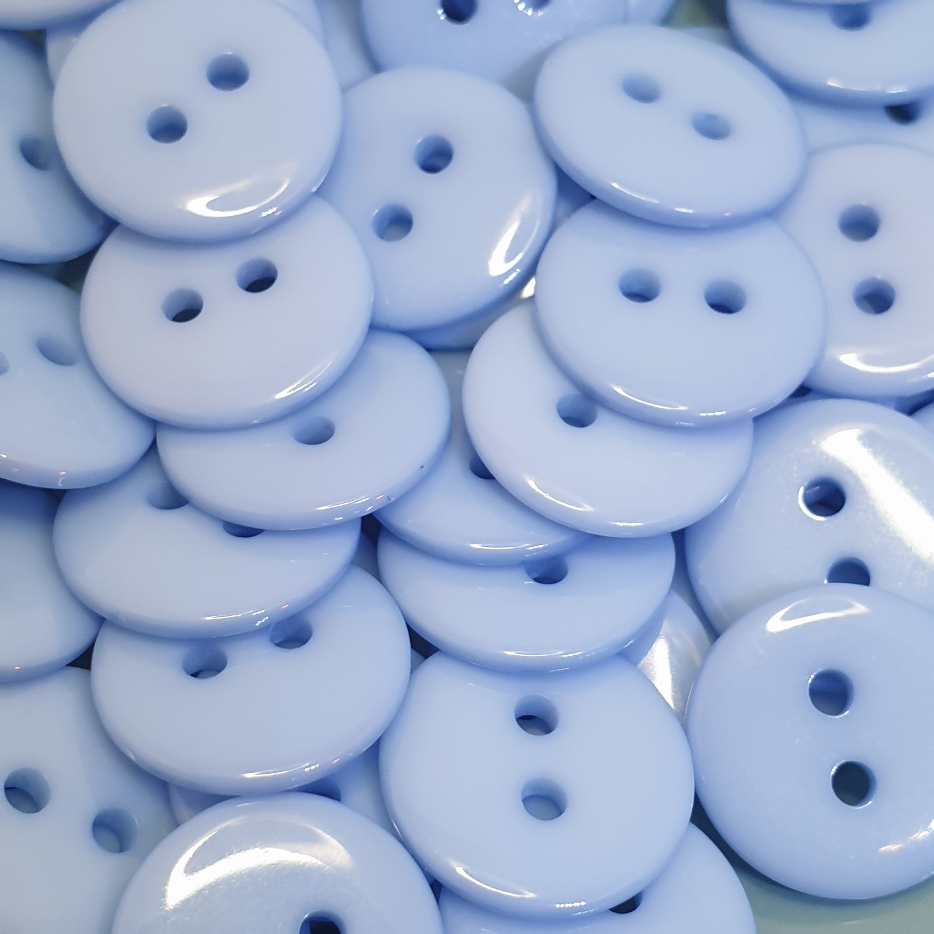 MajorCrafts 72pcs 15mm Light Blue 2 Holes Round Resin Sewing Buttons