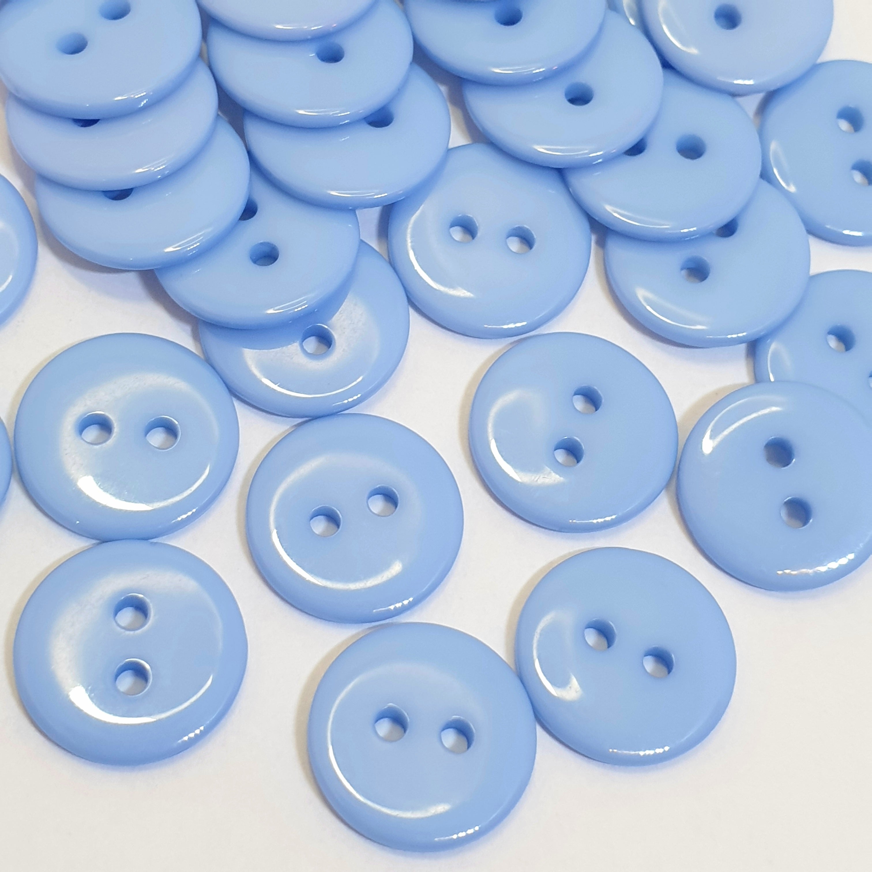 MajorCrafts 72pcs 15mm Light Blue 2 Holes Round Resin Sewing Buttons