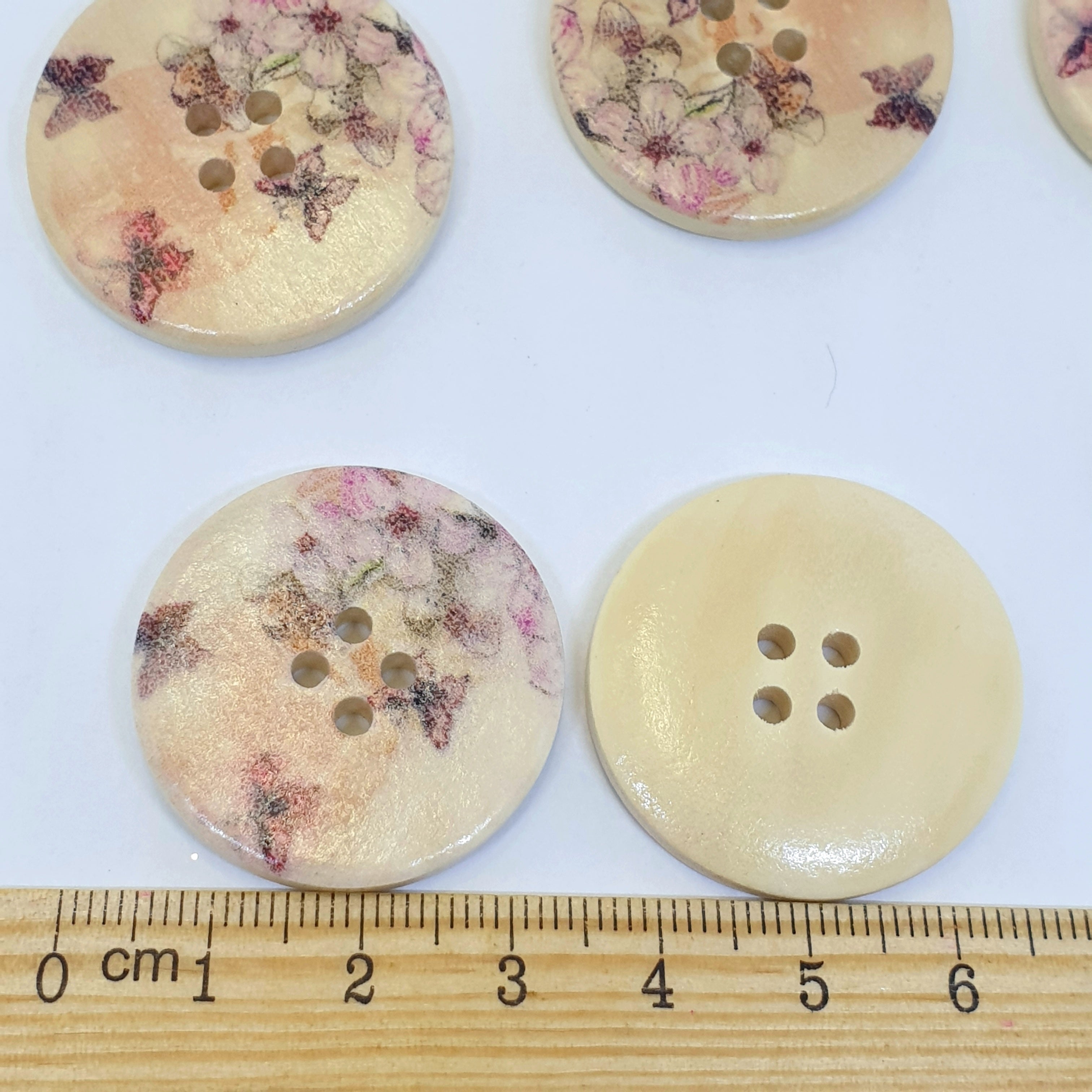 MajorCrafts 16pcs 30mm Pink Flower and Butterfly Pattern 4 Holes Round Large Wooden Sewing Buttons