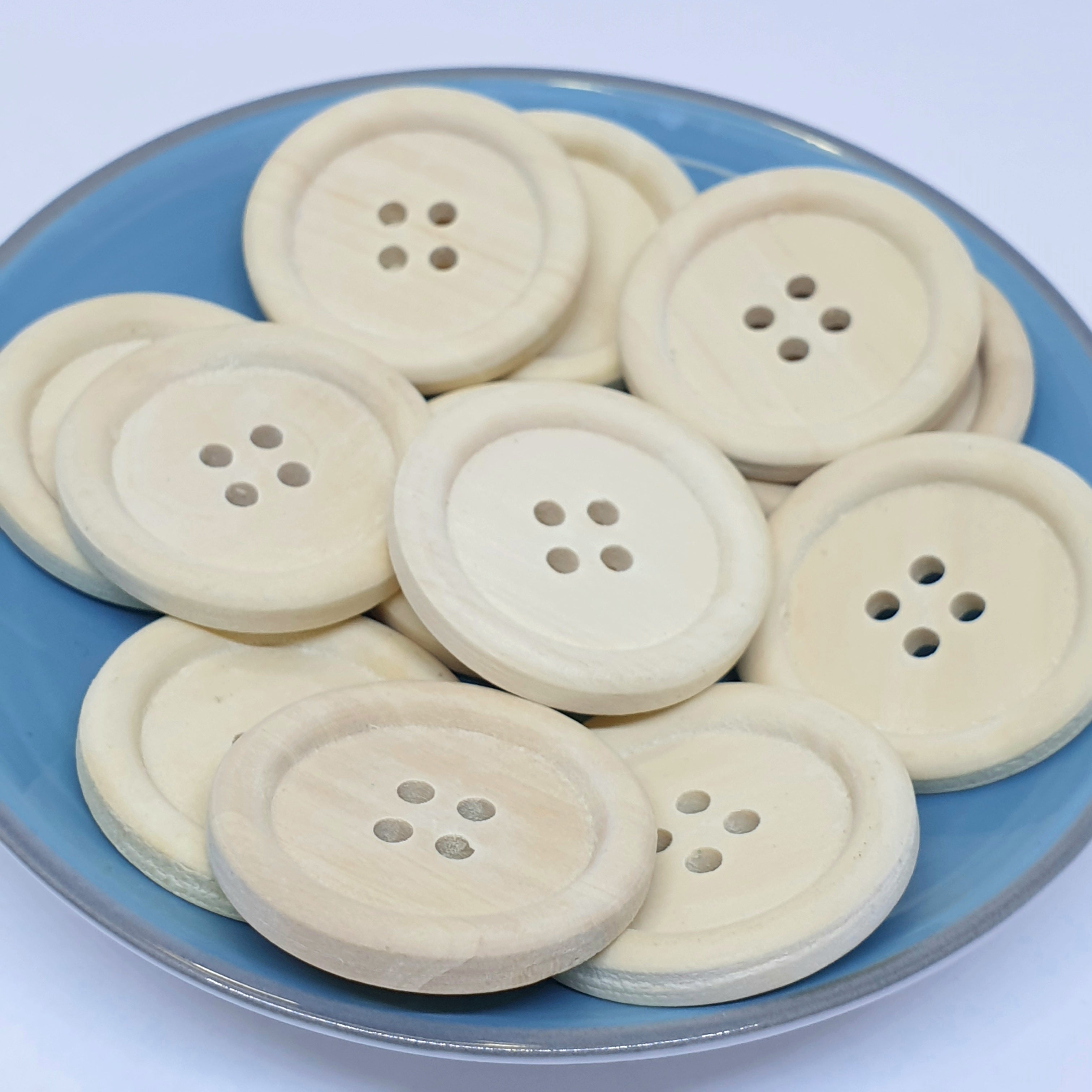 MajorCrafts 16pcs 30mm Plain Light Brown Plain 4 Holes Round Large Wooden Sewing Buttons