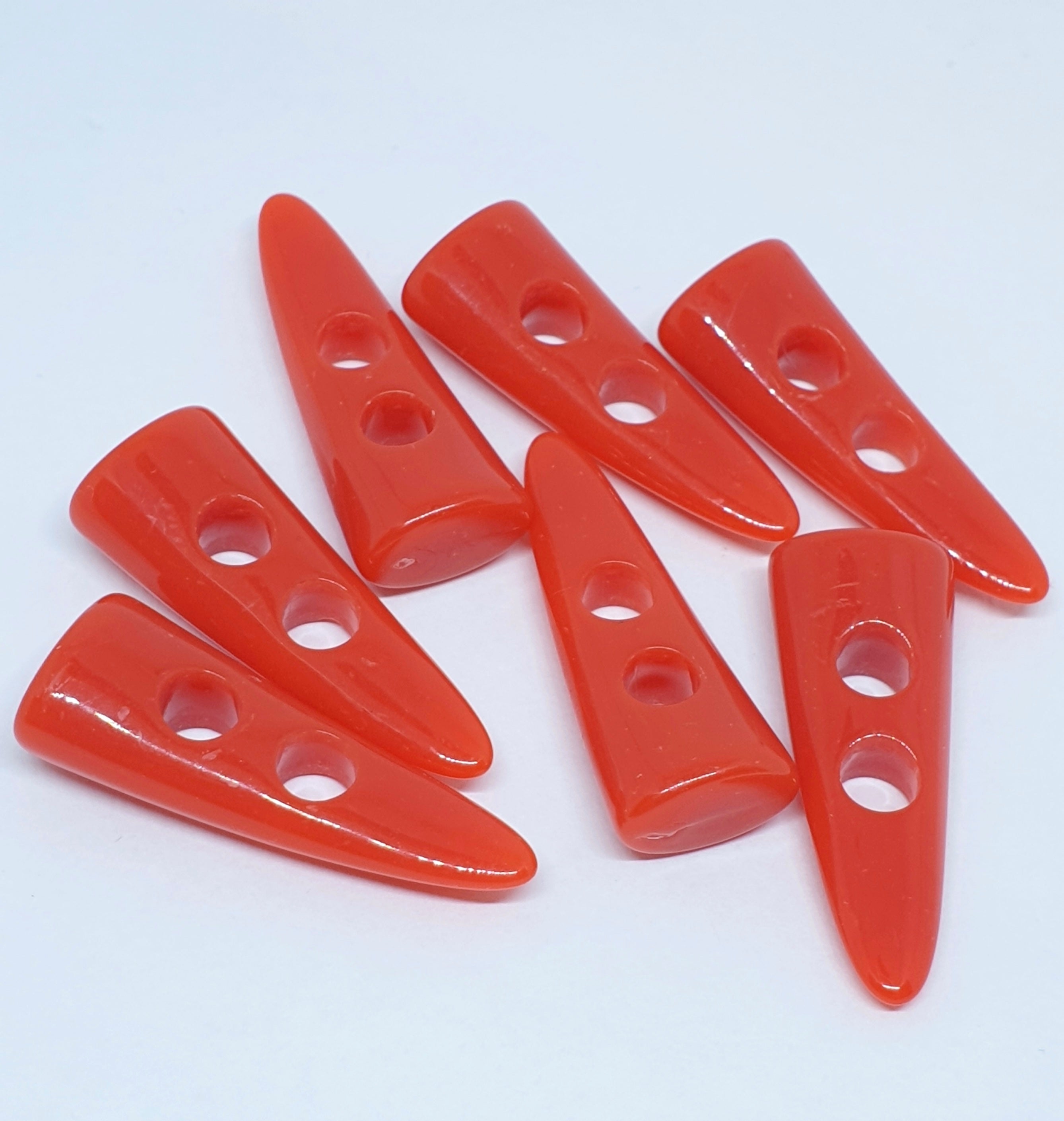 MajorCrafts 10pcs 40mm Red Horn/Tooth Forward Curved 2 Holes Sewing Toggle Large Acrylic Buttons