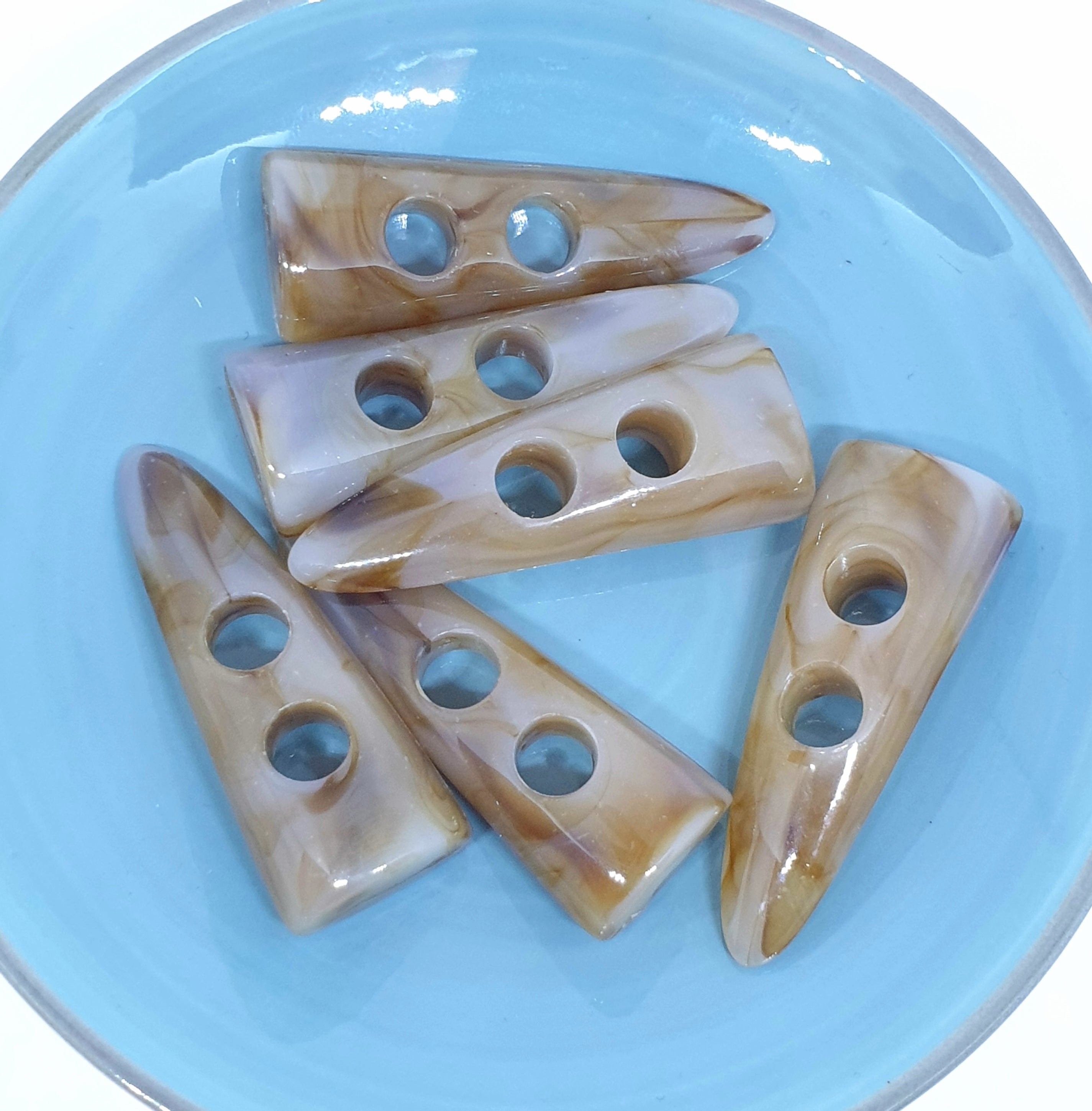 MajorCrafts 10pcs 40mm White and Brown Horn/Tooth Forward Curved 2 Holes Sewing Toggle Large Acrylic Buttons